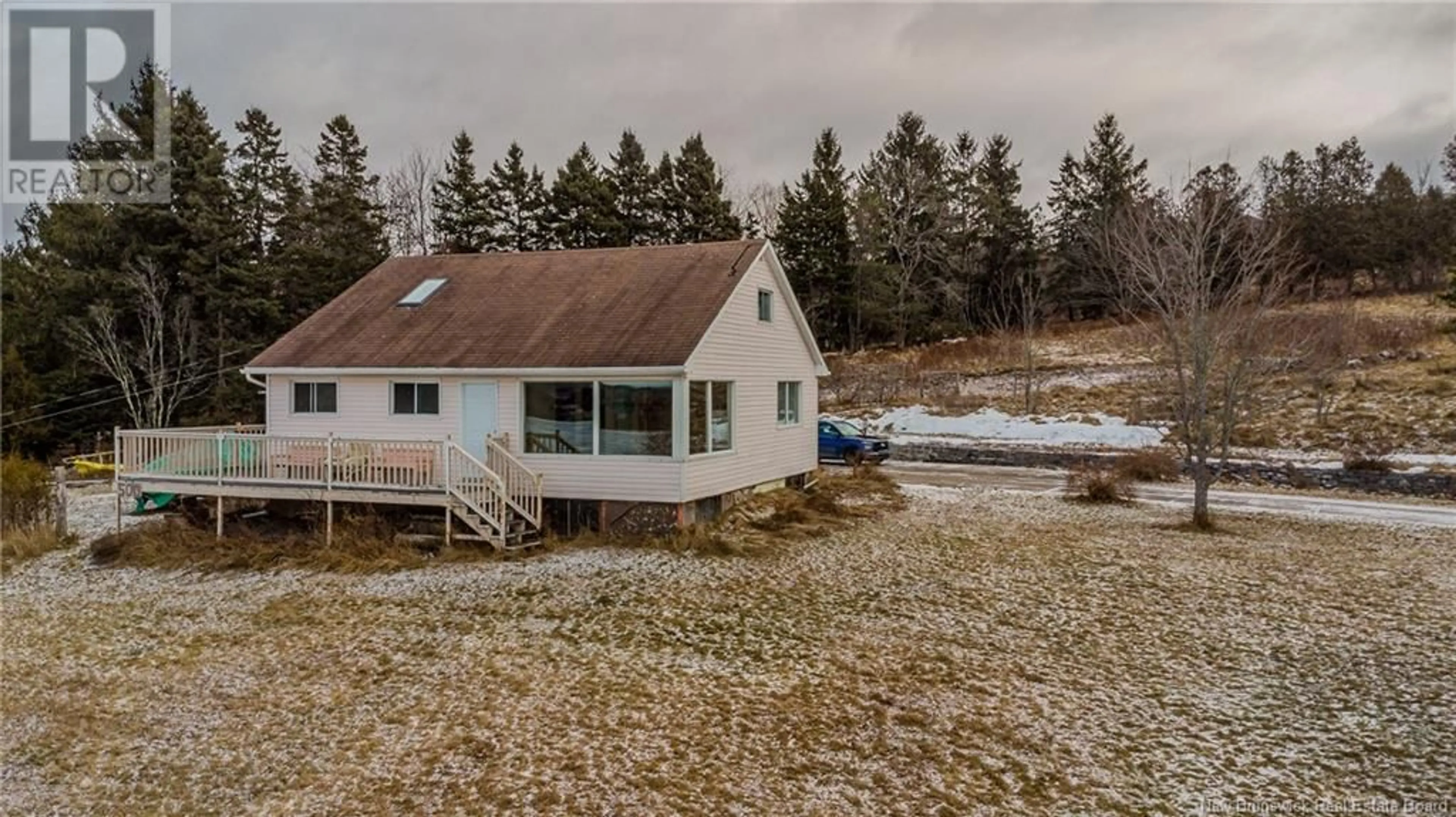 A pic from outside/outdoor area/front of a property/back of a property/a pic from drone, water/lake/river/ocean view for 500 Gondola Point Road, Quispamsis New Brunswick E2E1E4