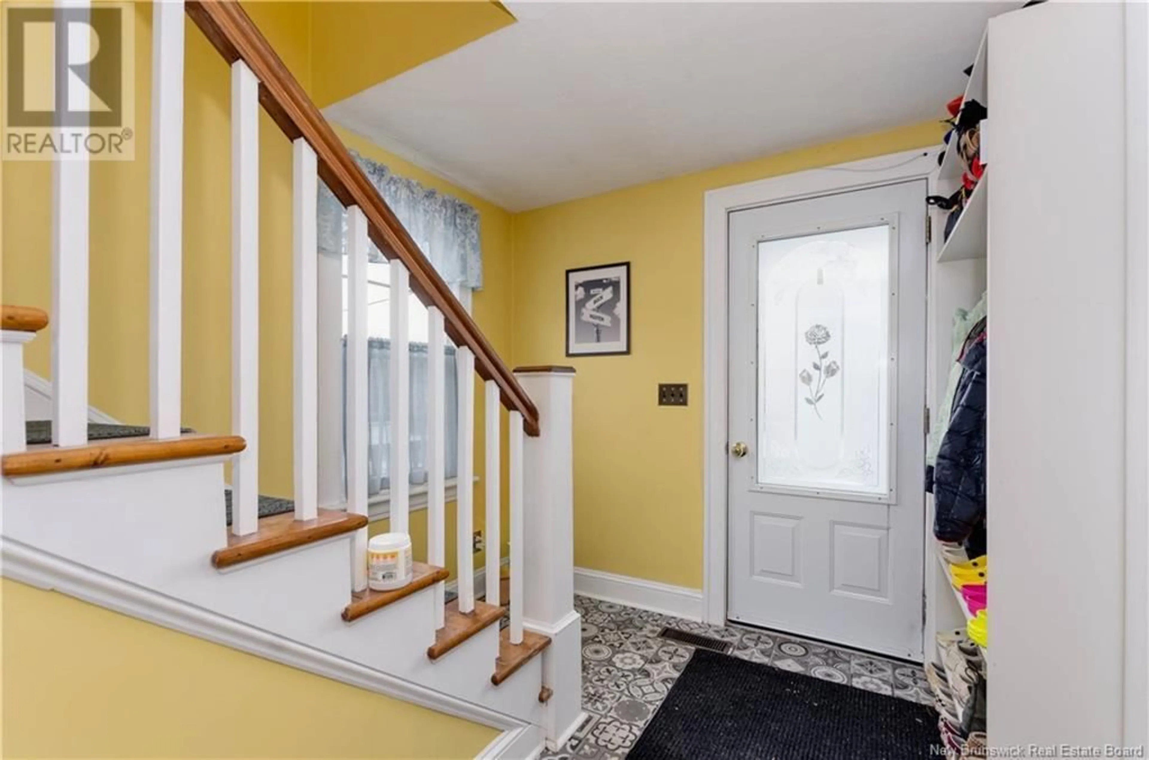 Indoor foyer for 53 Veterans Avenue, Salisbury New Brunswick E4J2T1