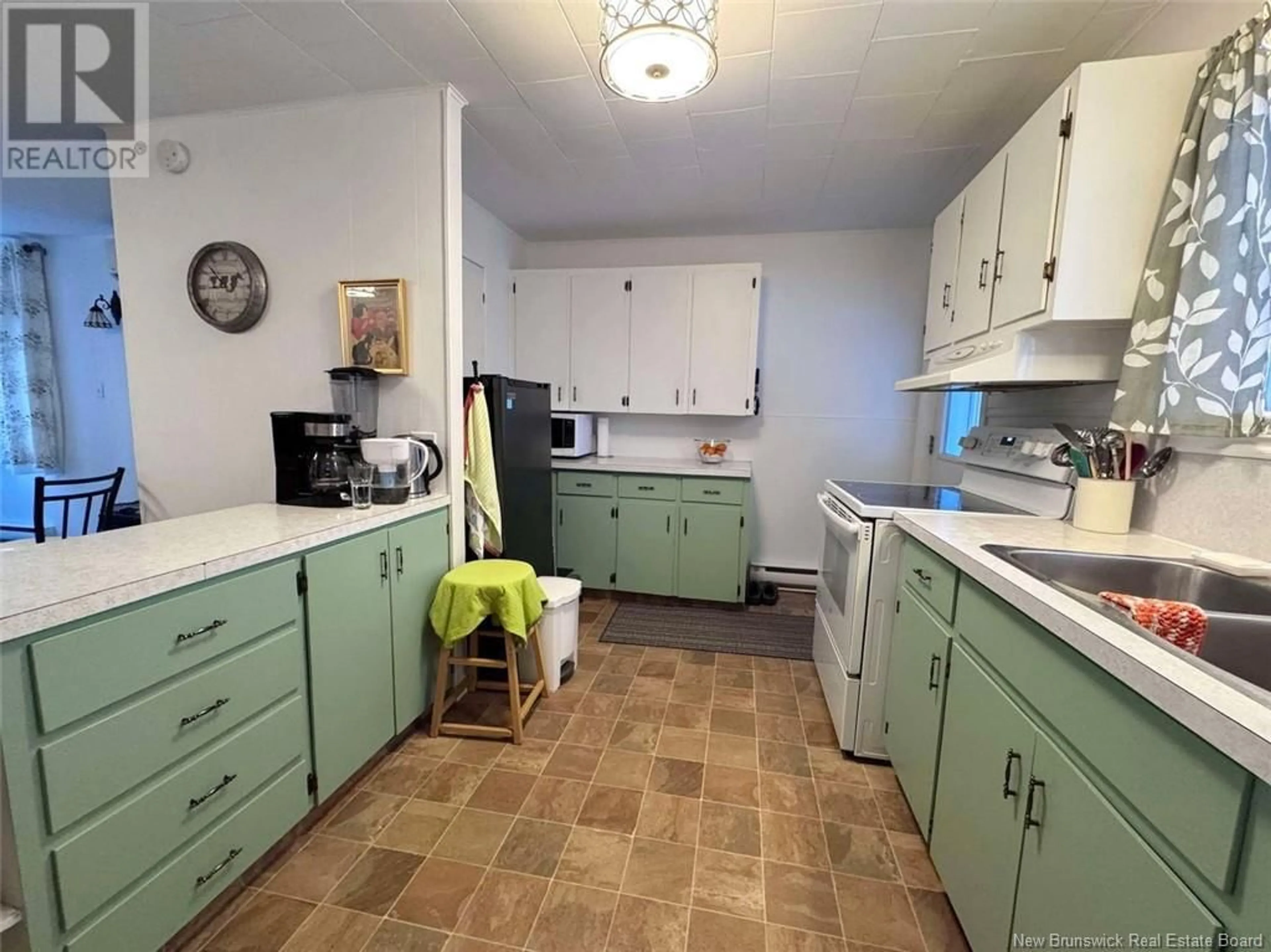 Standard kitchen, unknown for 95 St-Georges Avenue, Edmundston New Brunswick E3V2W3