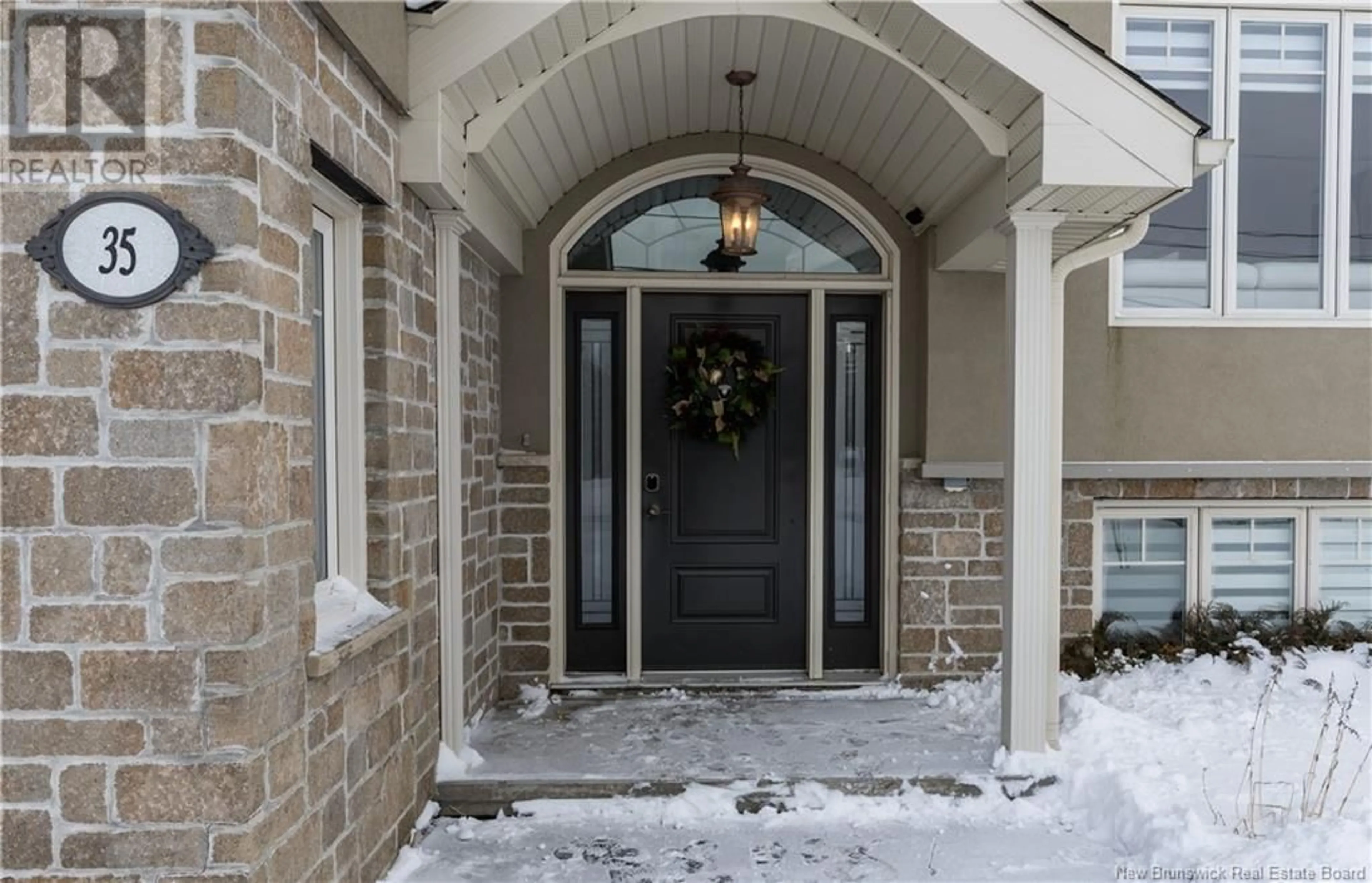 Indoor entryway for 35 Harrison Street, Grand-Sault/Grand Falls New Brunswick E3Z0B3