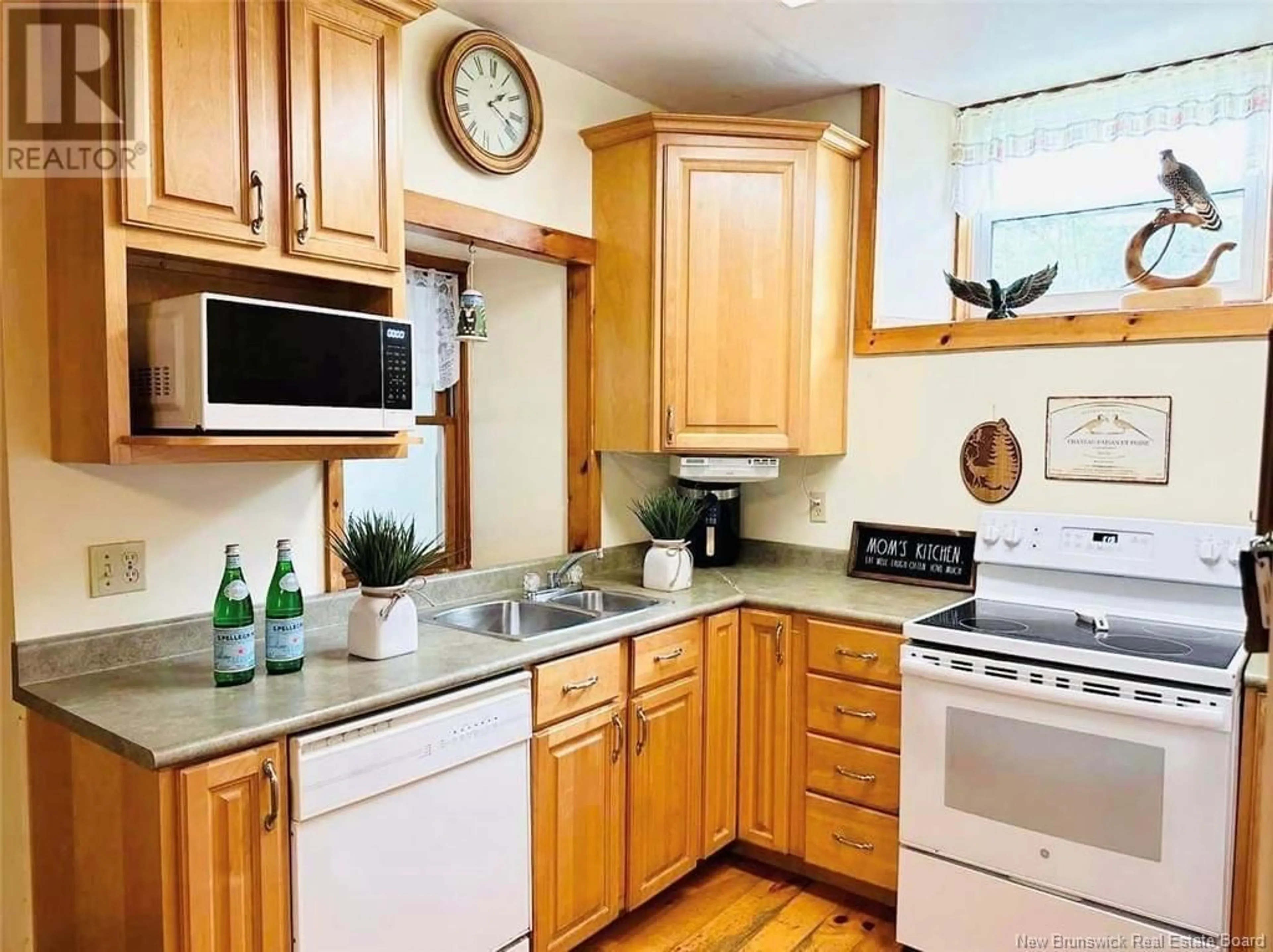 Standard kitchen, wood/laminate floor for 459 845 Route, Kingston New Brunswick E5N1N5