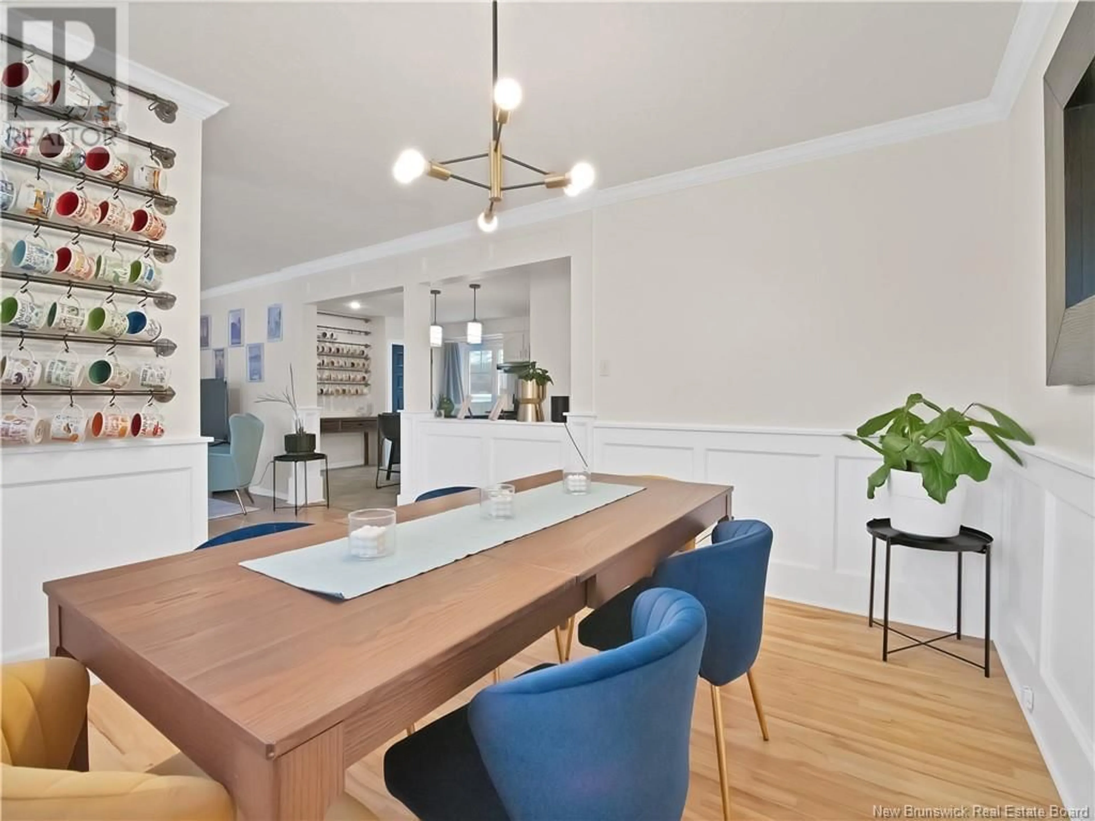 Dining room, wood/laminate floor for 27 Rue Alphonse, Shediac New Brunswick E4P1C9