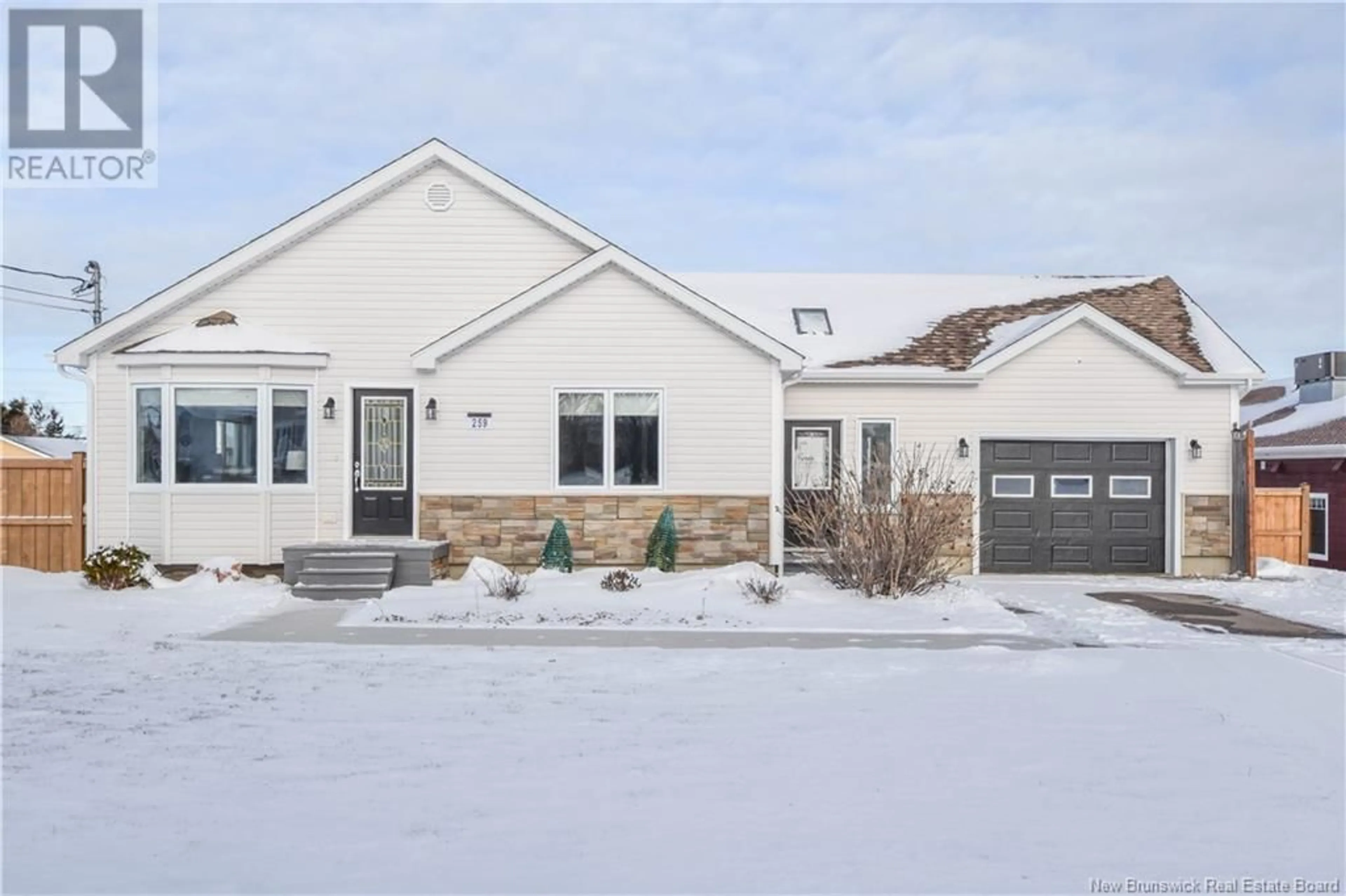 Home with vinyl exterior material, street for 259 rue Savard Street, Caraquet New Brunswick E1W1A4