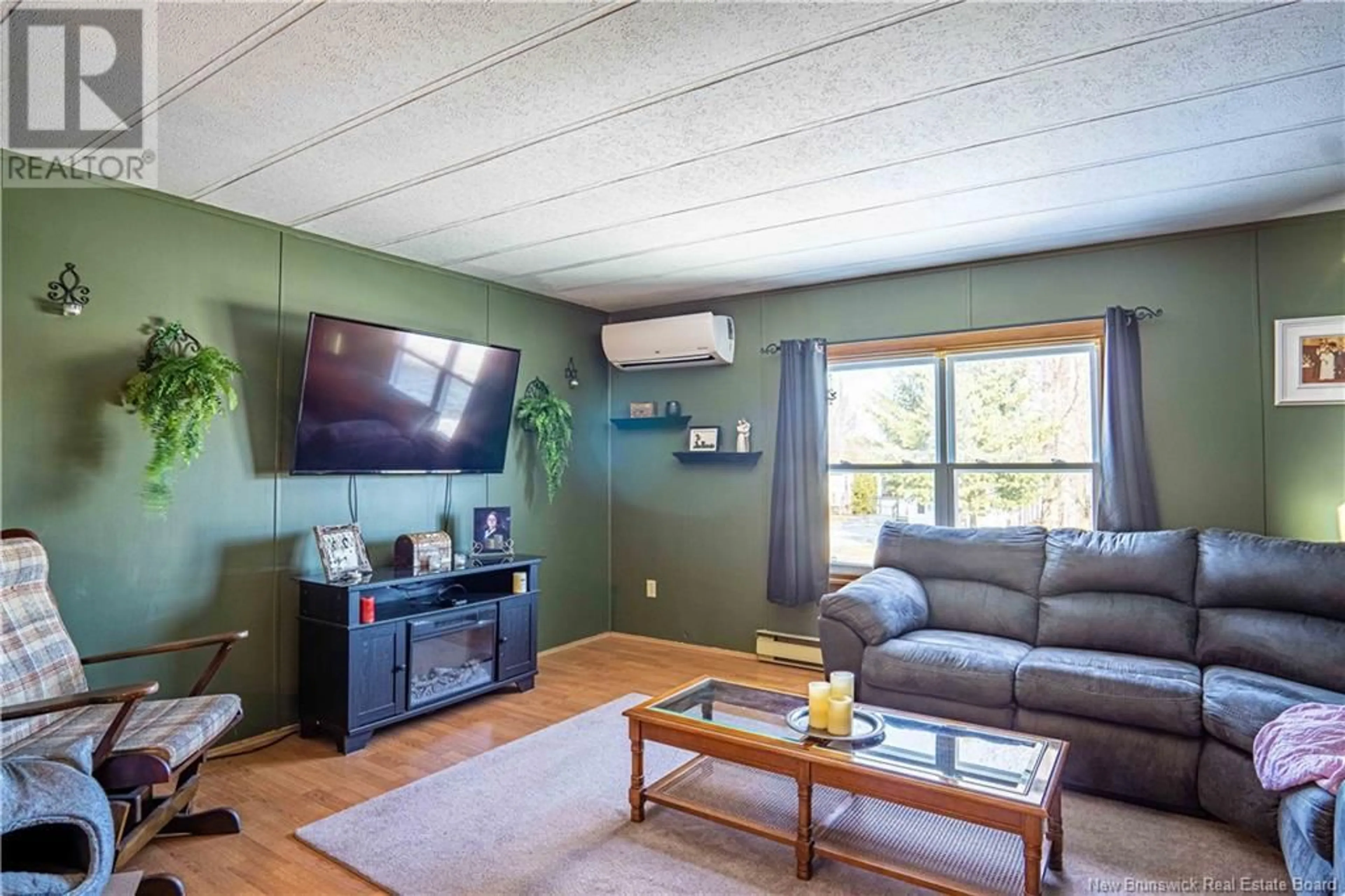 Living room with furniture, wood/laminate floor for 5 Leslee Drive, Lincoln New Brunswick E3B6W7