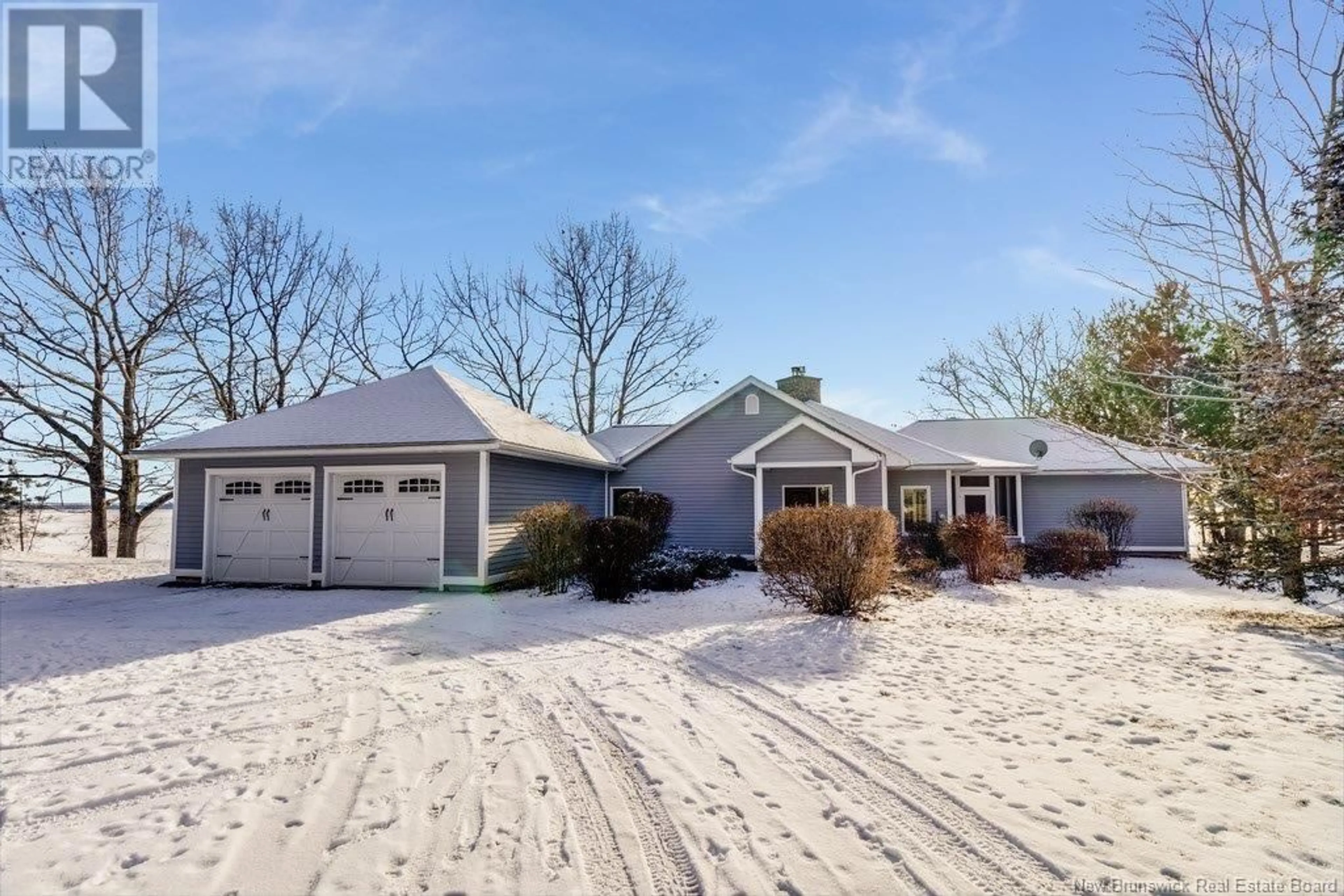 A pic from outside/outdoor area/front of a property/back of a property/a pic from drone, water/lake/river/ocean view for 18 COTTAGE LANE, Grand Lake New Brunswick E4B0B5