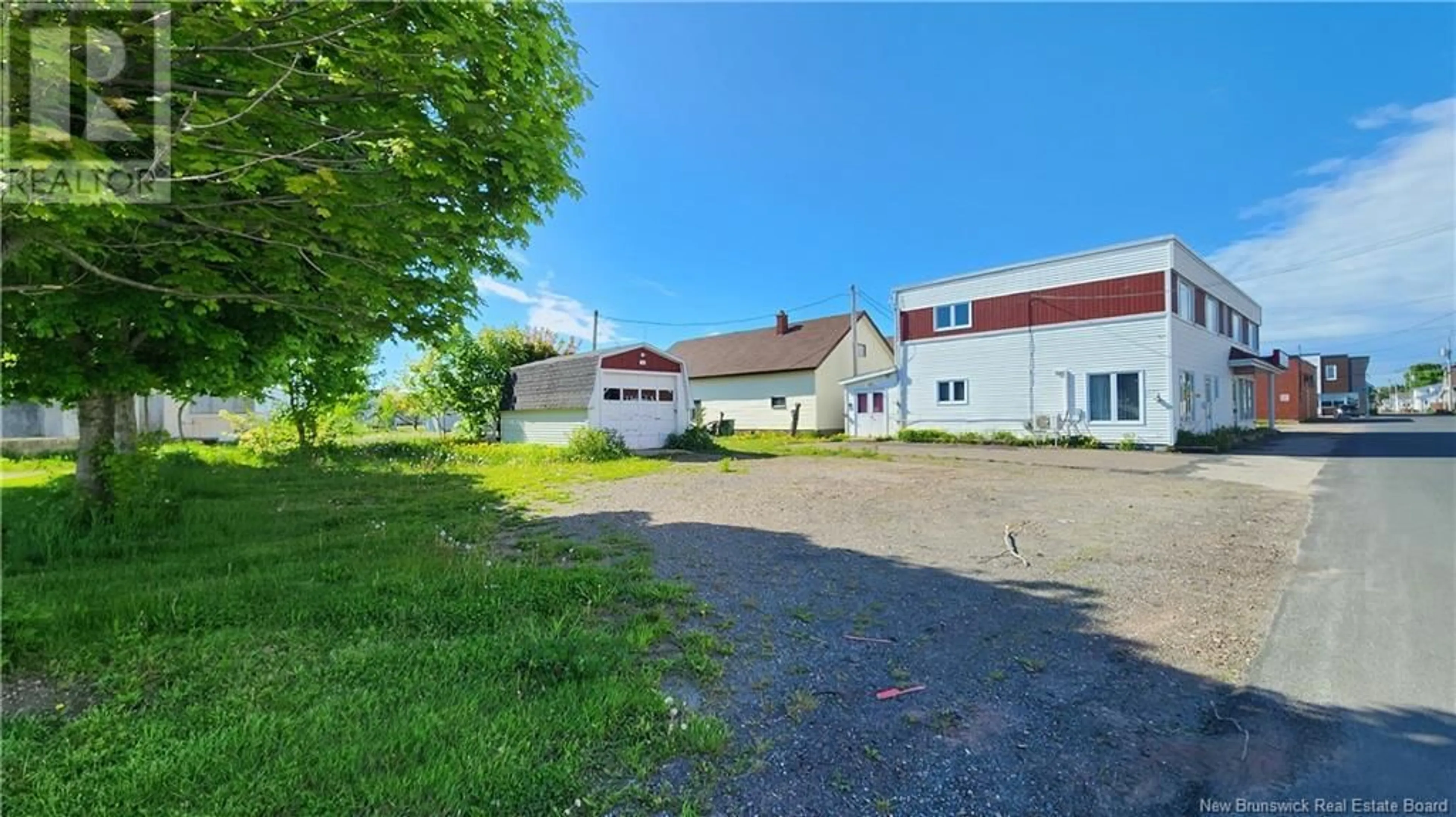 A pic from outside/outdoor area/front of a property/back of a property/a pic from drone, building for 128 12e Rue, Shippagan New Brunswick E8S1C3