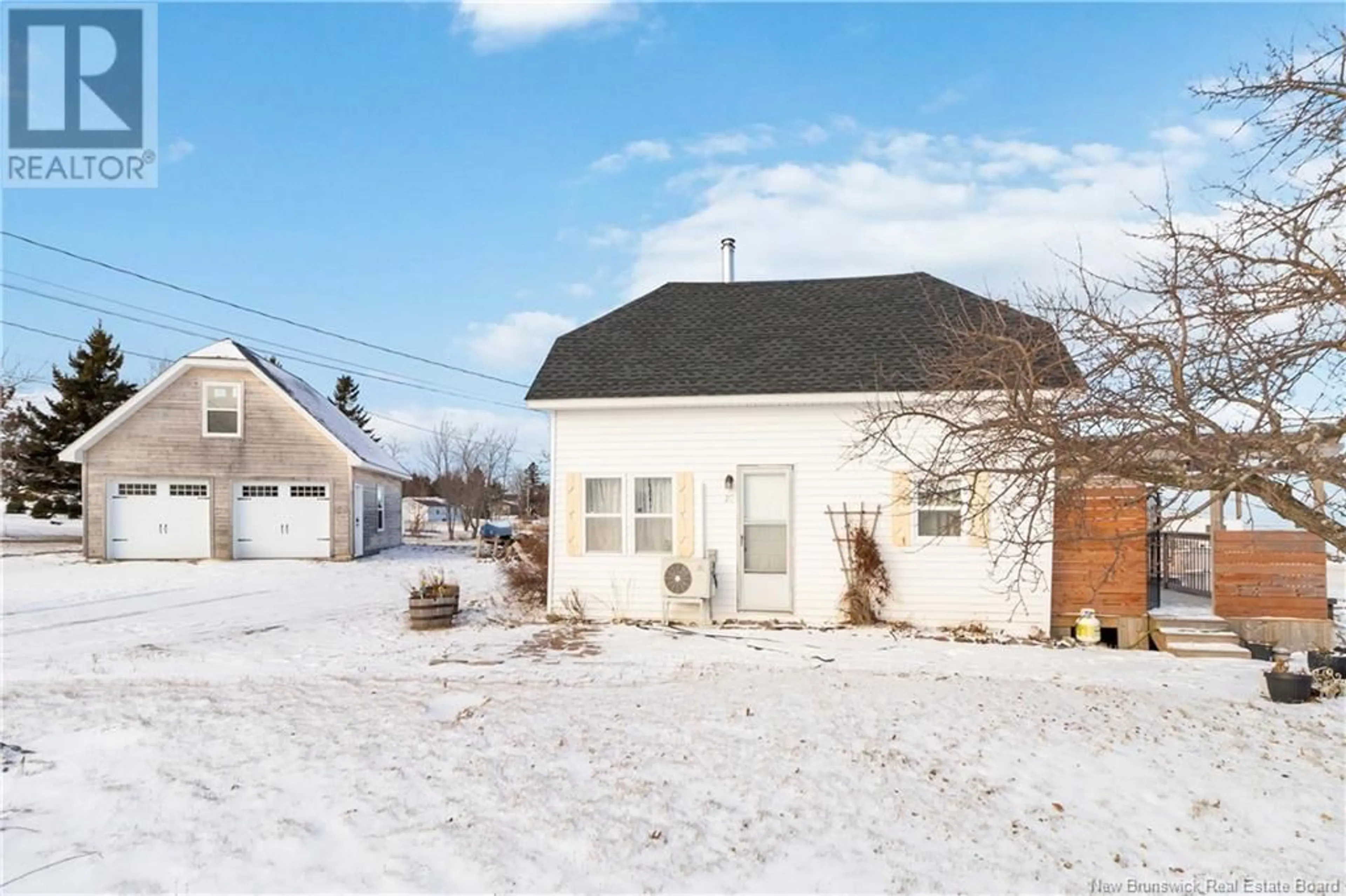 A pic from outside/outdoor area/front of a property/back of a property/a pic from drone, street for 20 Chemin du Quai, Dennis Beach New Brunswick E4R2P1