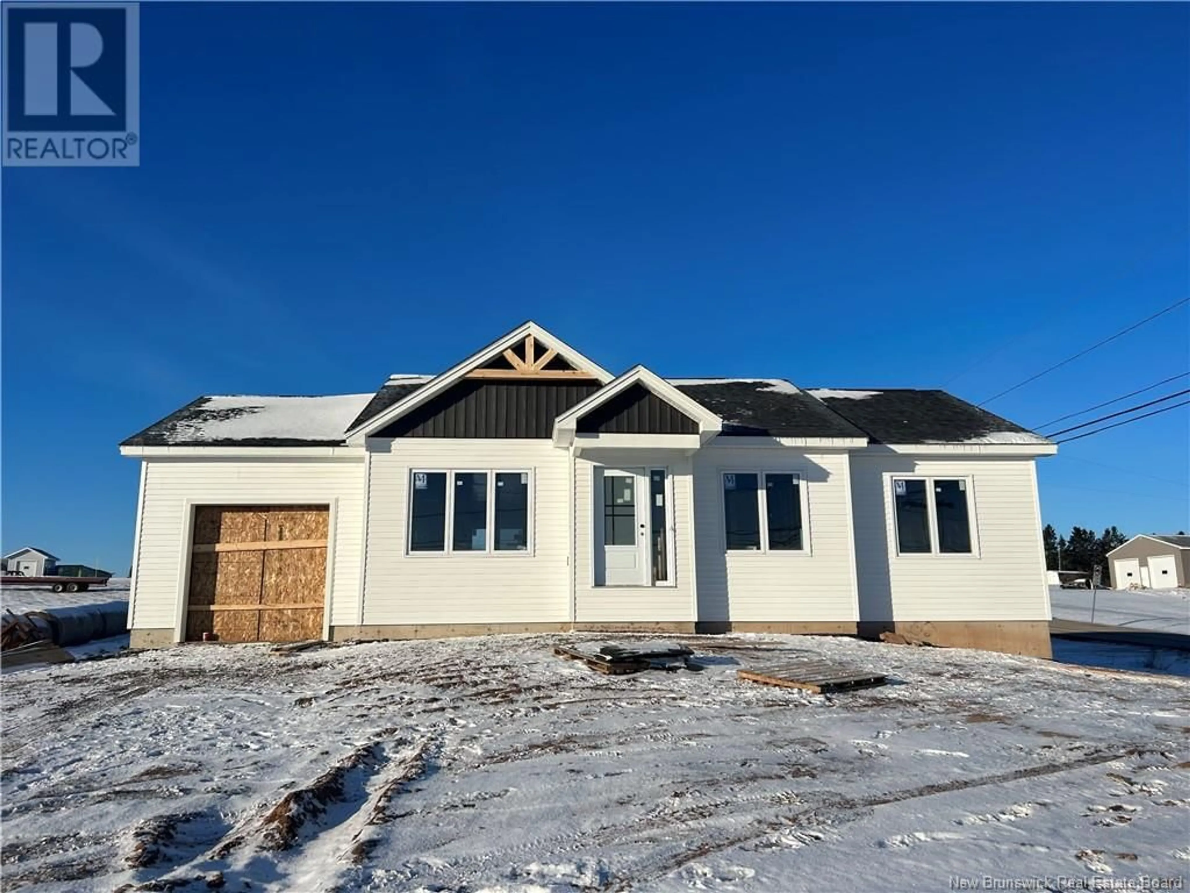 Home with vinyl exterior material, building for 216 Centrale, Memramcook New Brunswick E4K3S2