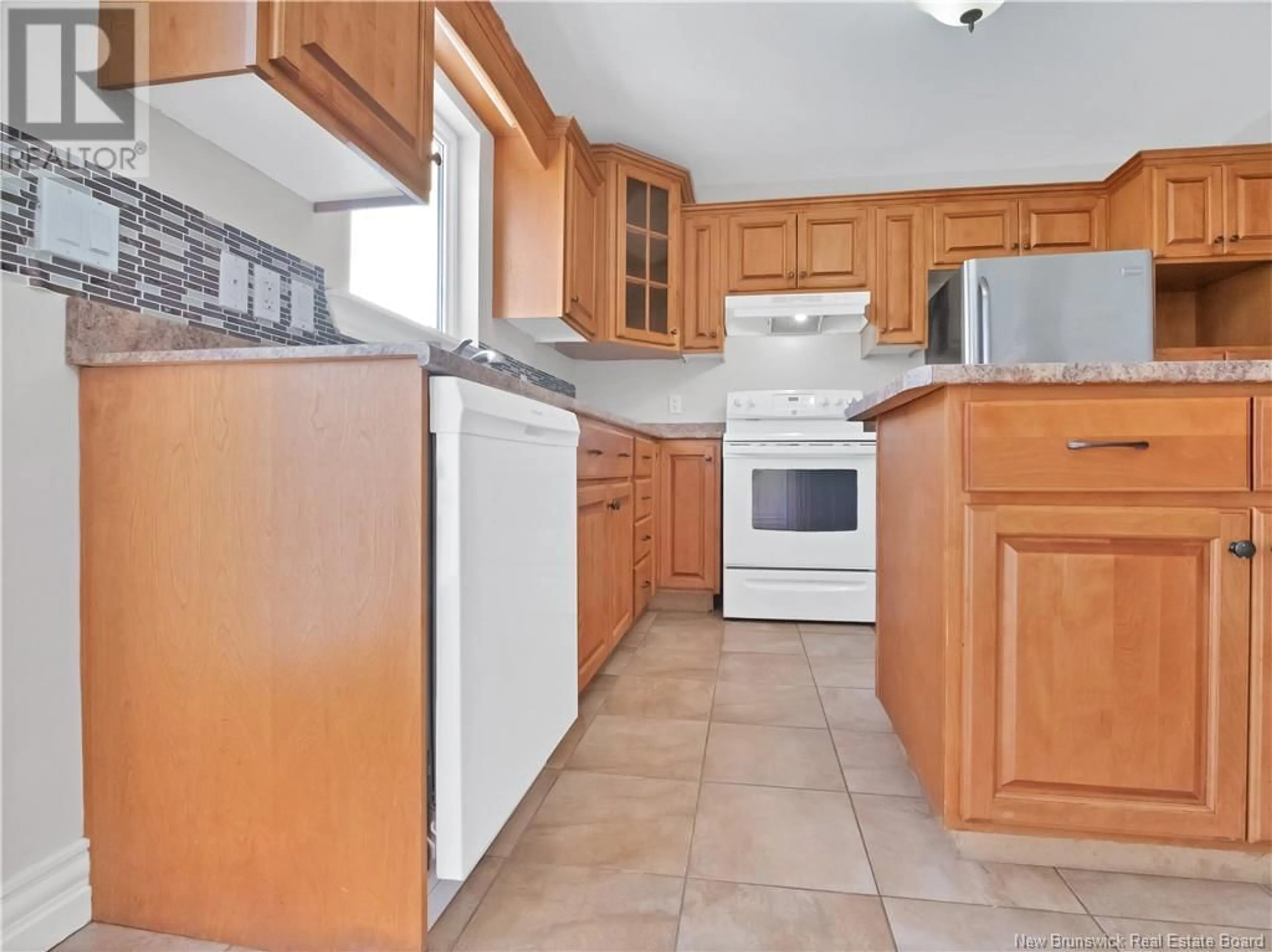 Standard kitchen, ceramic/tile floor for 36 Rainford Court, Moncton New Brunswick E1G0T4