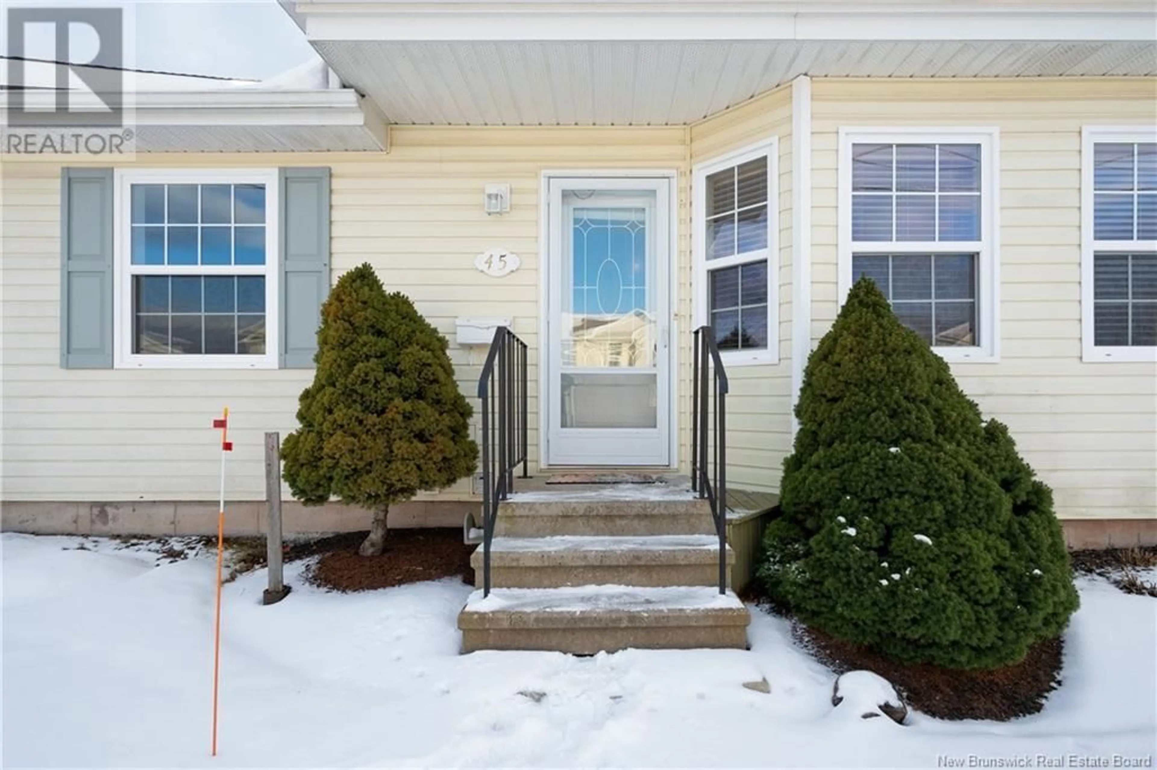 Indoor entryway for 45 firmin, Dieppe New Brunswick E1A7T1