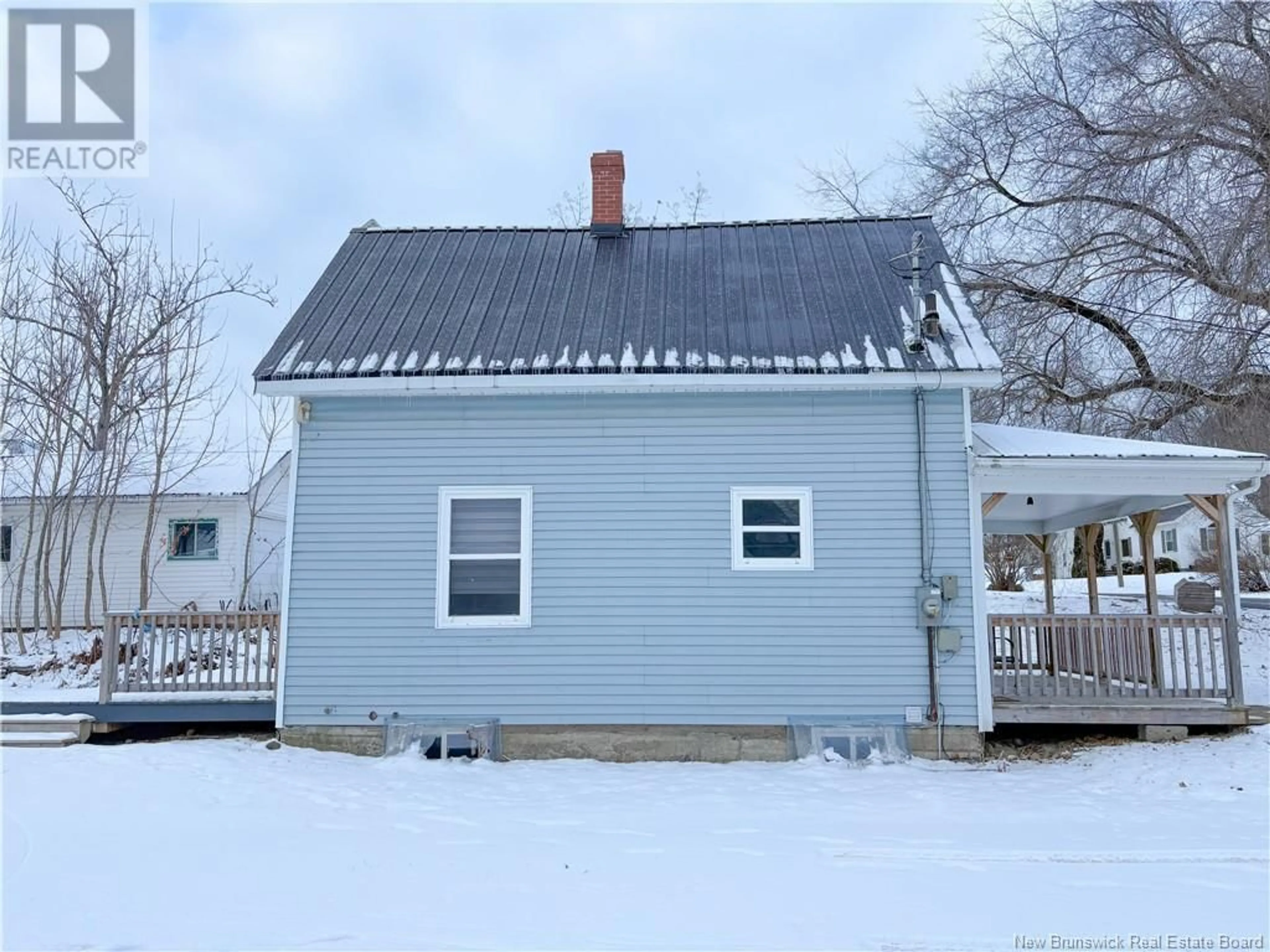 A pic from outside/outdoor area/front of a property/back of a property/a pic from drone, street for 109 ST ANDREWS STREET, Woodstock New Brunswick E7M2S6