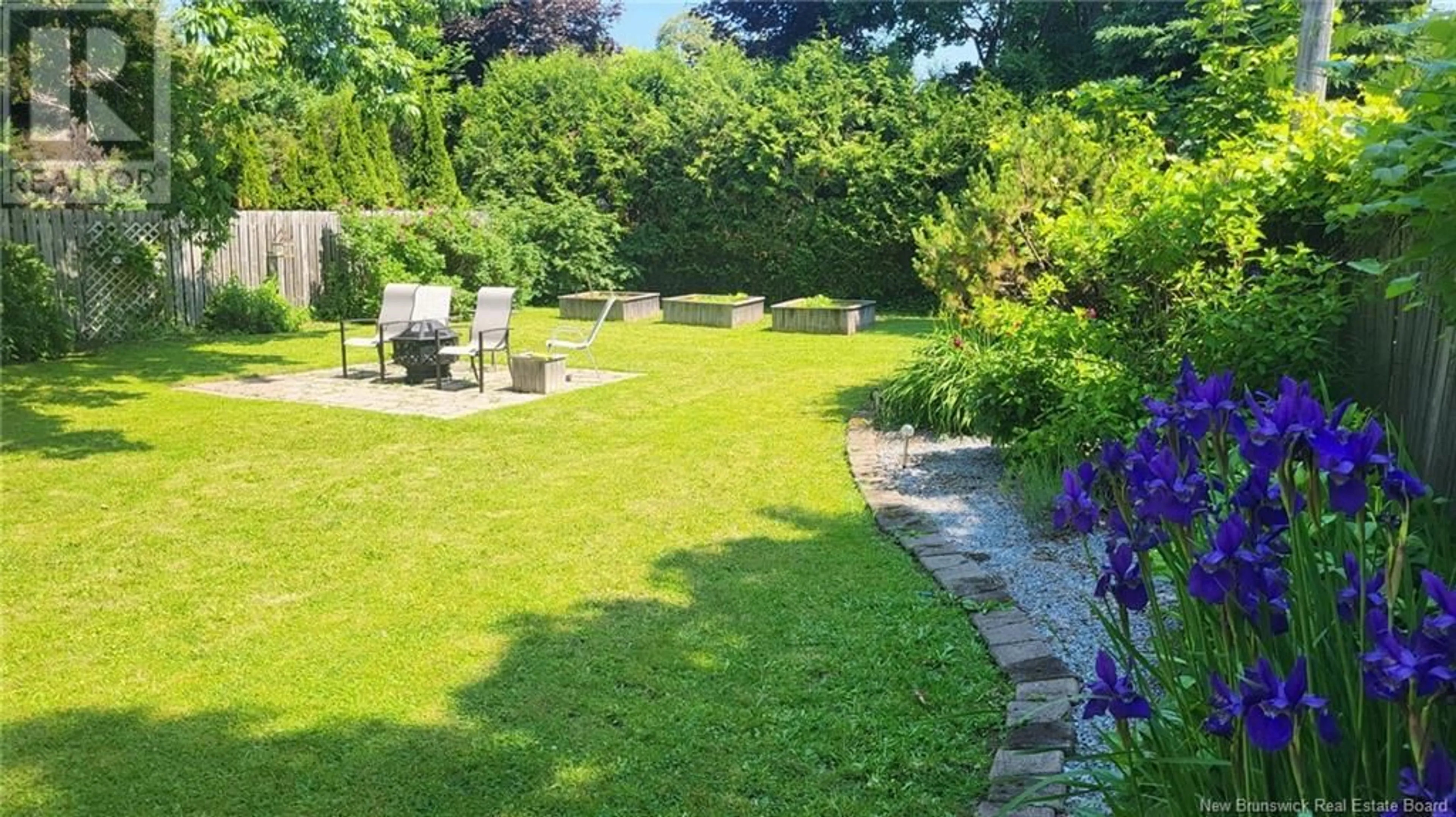 A pic from outside/outdoor area/front of a property/back of a property/a pic from drone, water/lake/river/ocean view for 44 QUEEN STREET, Saint Andrews New Brunswick E5B1C4