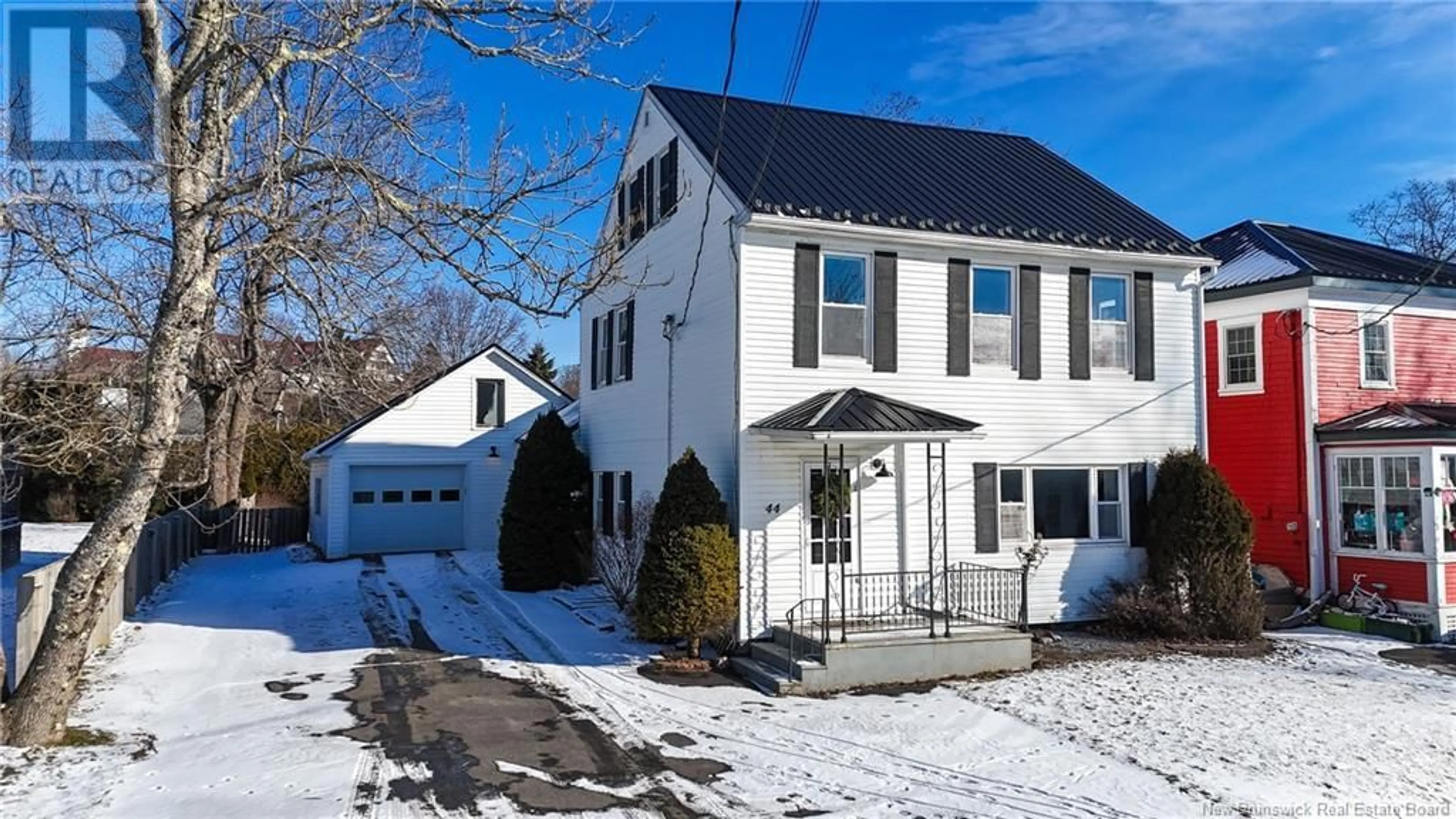 Home with vinyl exterior material, street for 44 Queen Street, Saint Andrews New Brunswick E5B1C4