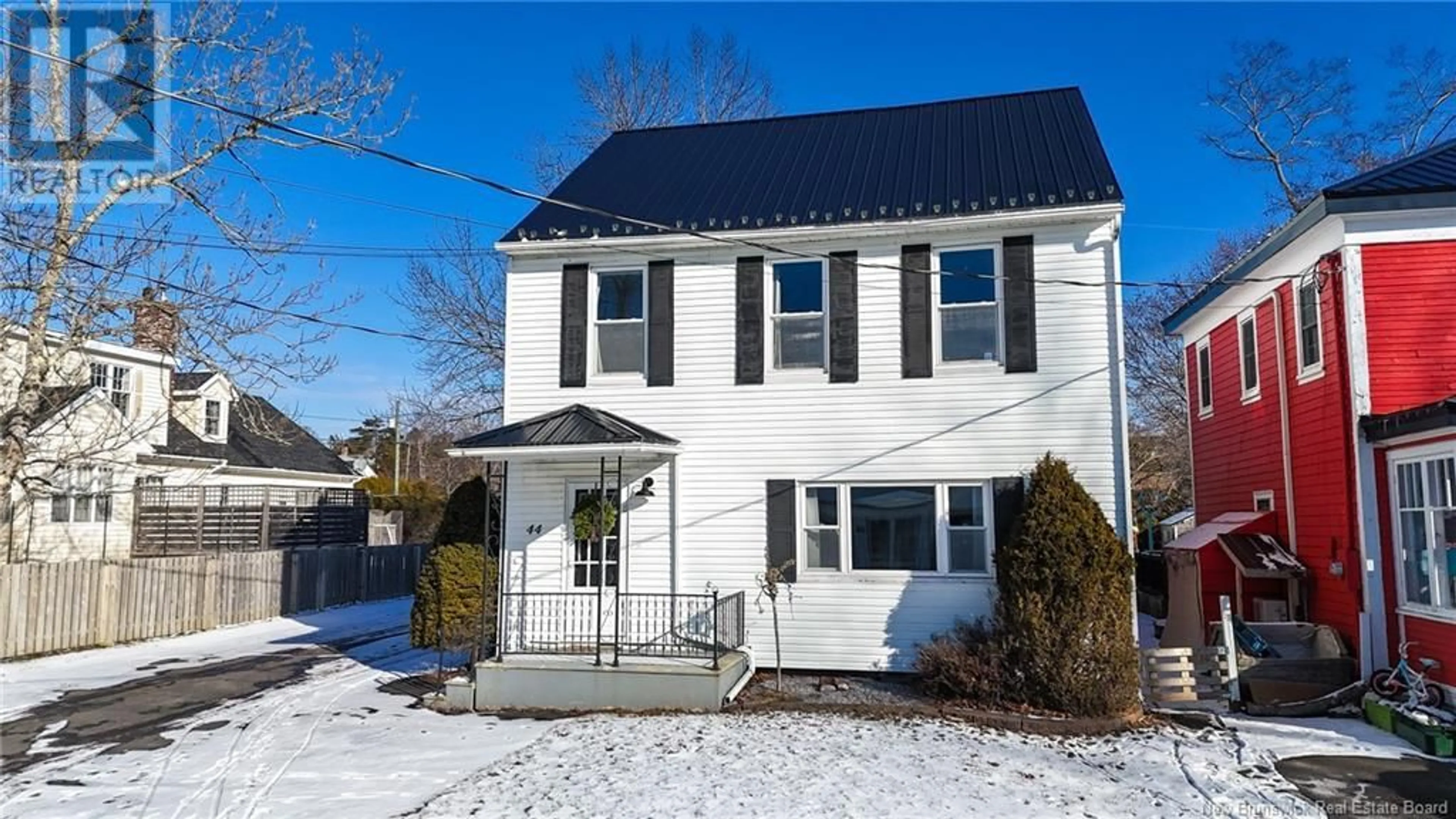 Home with vinyl exterior material, street for 44 Queen Street, Saint Andrews New Brunswick E5B1C4