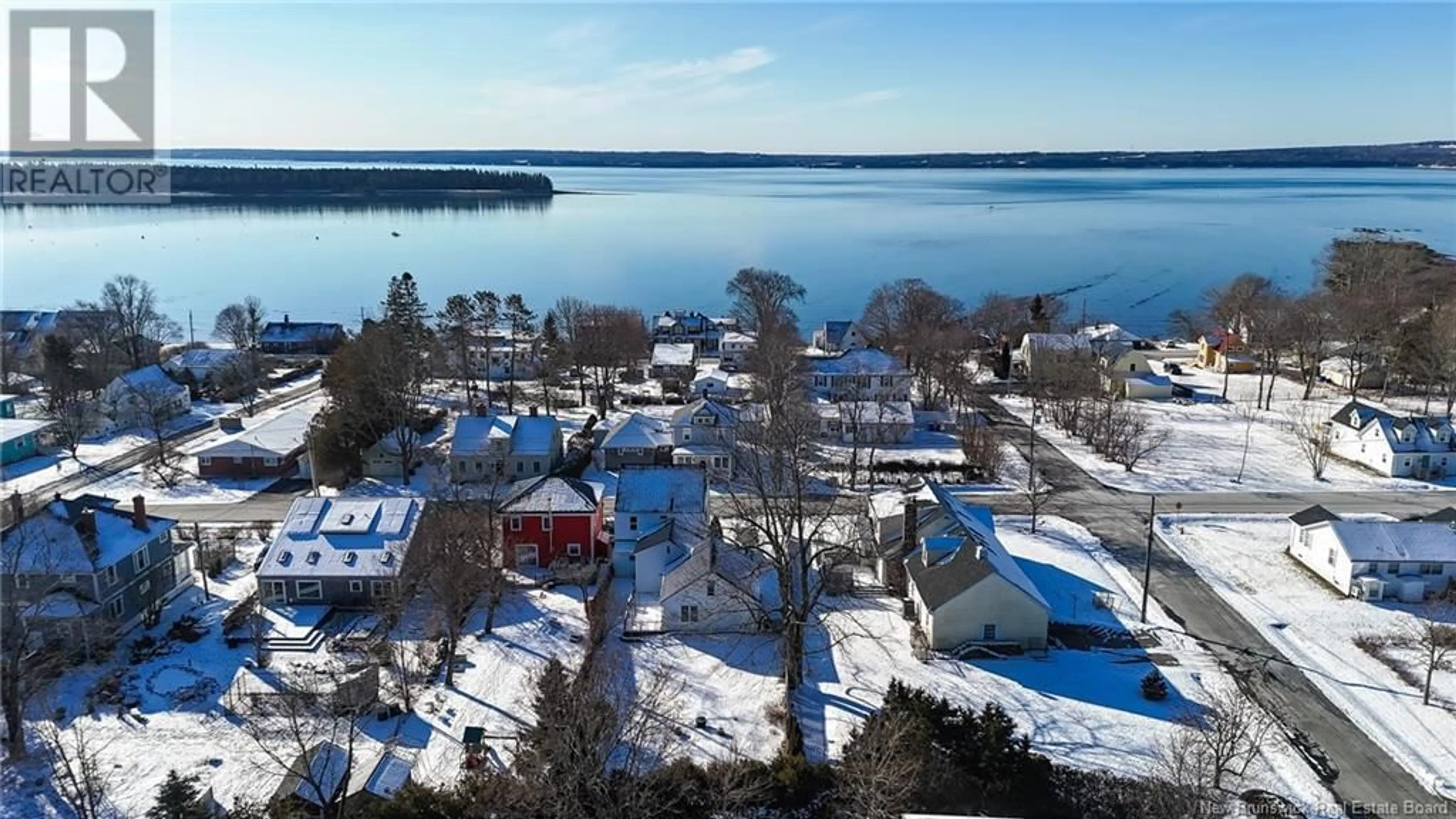 A pic from outside/outdoor area/front of a property/back of a property/a pic from drone, water/lake/river/ocean view for 44 Queen Street, Saint Andrews New Brunswick E5B1C4