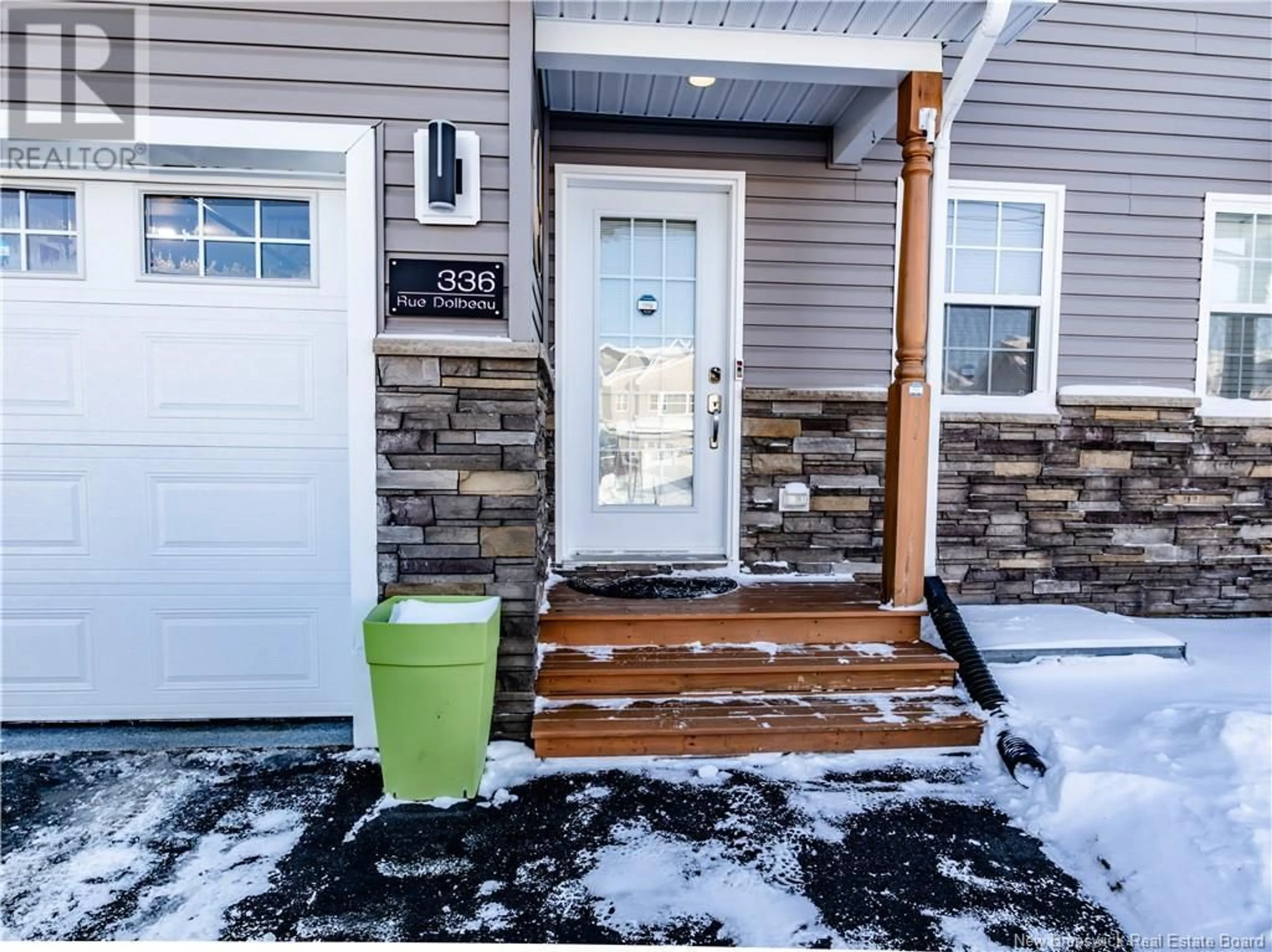 Indoor entryway for 336 Dolbeau Street, Dieppe New Brunswick E1A9R1