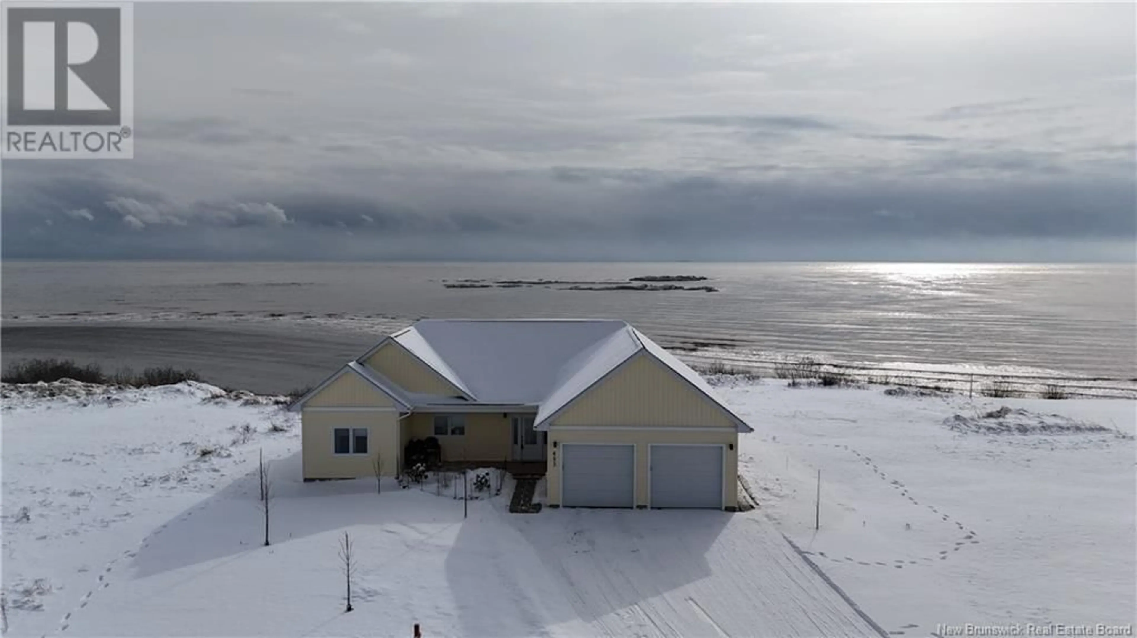 A pic from outside/outdoor area/front of a property/back of a property/a pic from drone, water/lake/river/ocean view for 653 Sea Street, Saint John New Brunswick E2M2N5