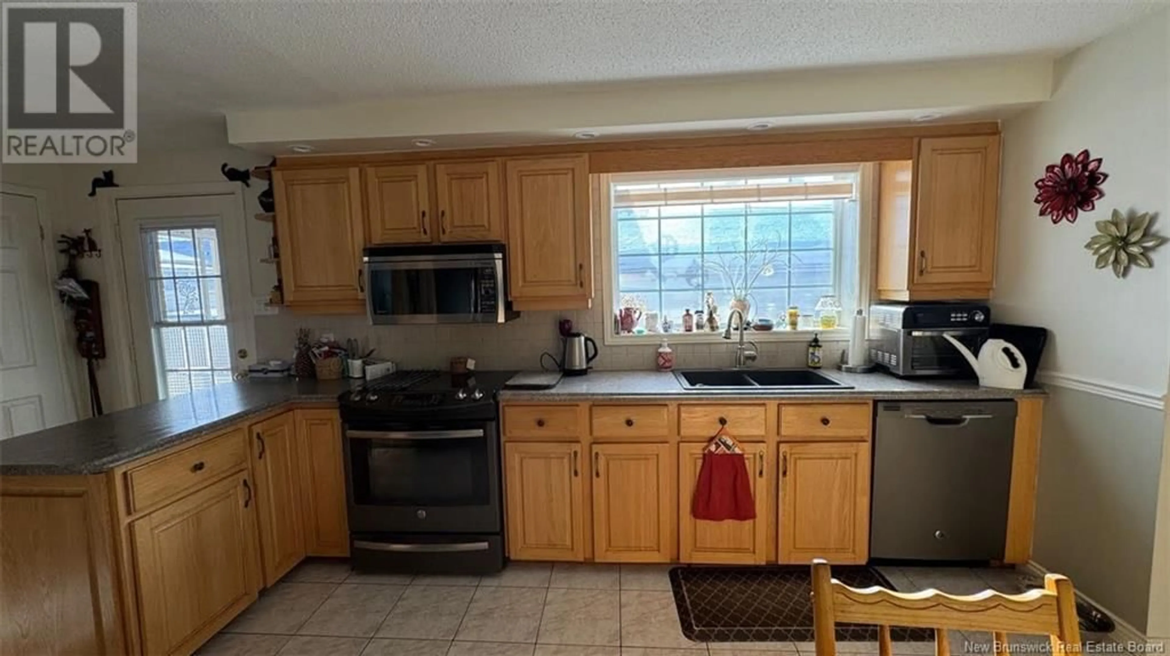 Standard kitchen, ceramic/tile floor for 42 39E AVENUE, Edmundston New Brunswick E3V2X2