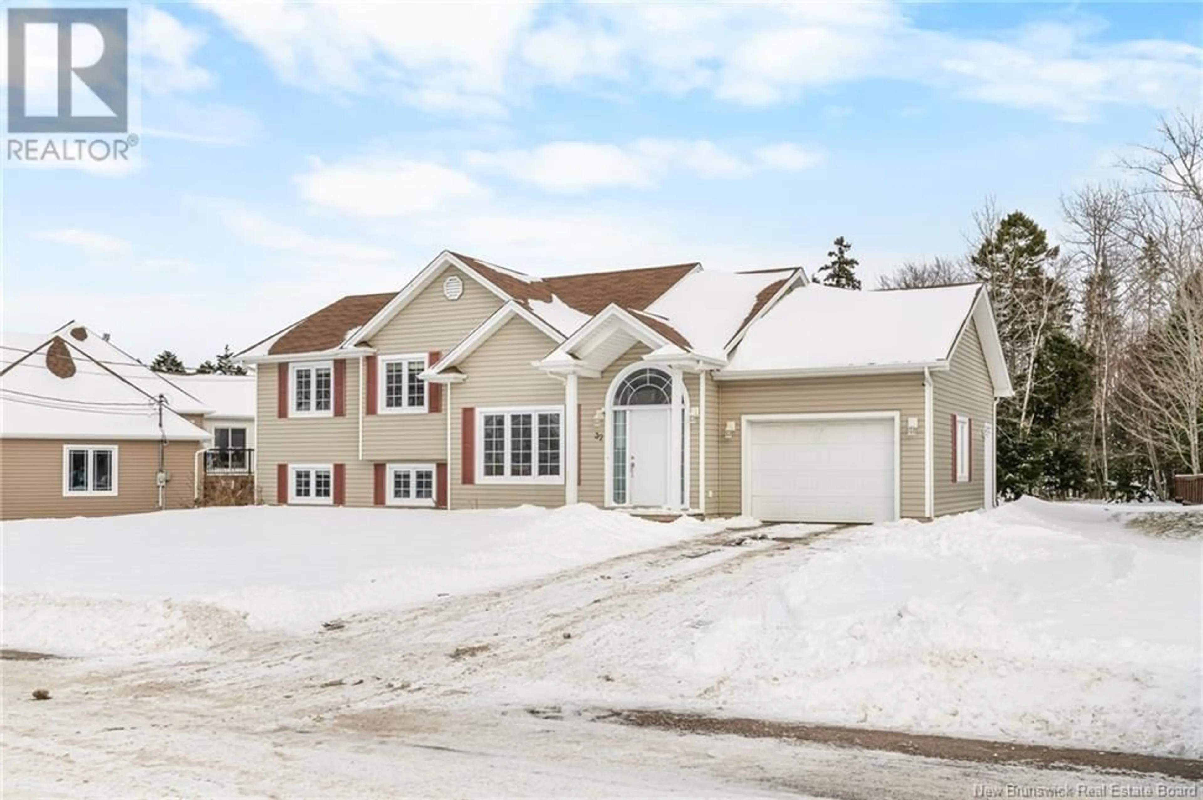 Home with vinyl exterior material, street for 32 Manon Street, Shediac New Brunswick E4P0A9