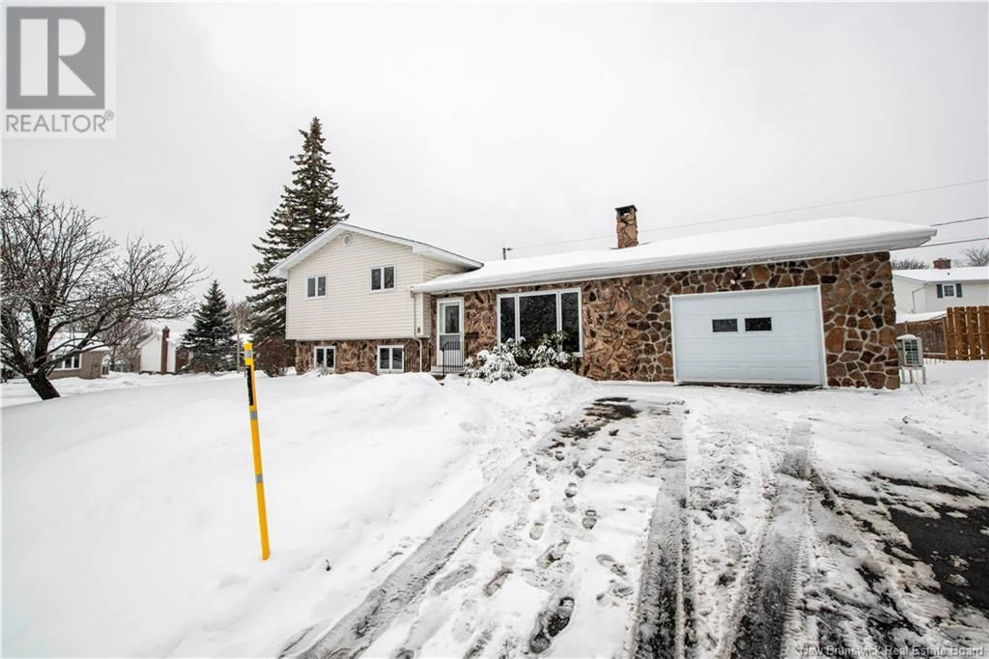 A pic from outside/outdoor area/front of a property/back of a property/a pic from drone, street for 8 LaSalle Crescent, Moncton New Brunswick E1A5L6