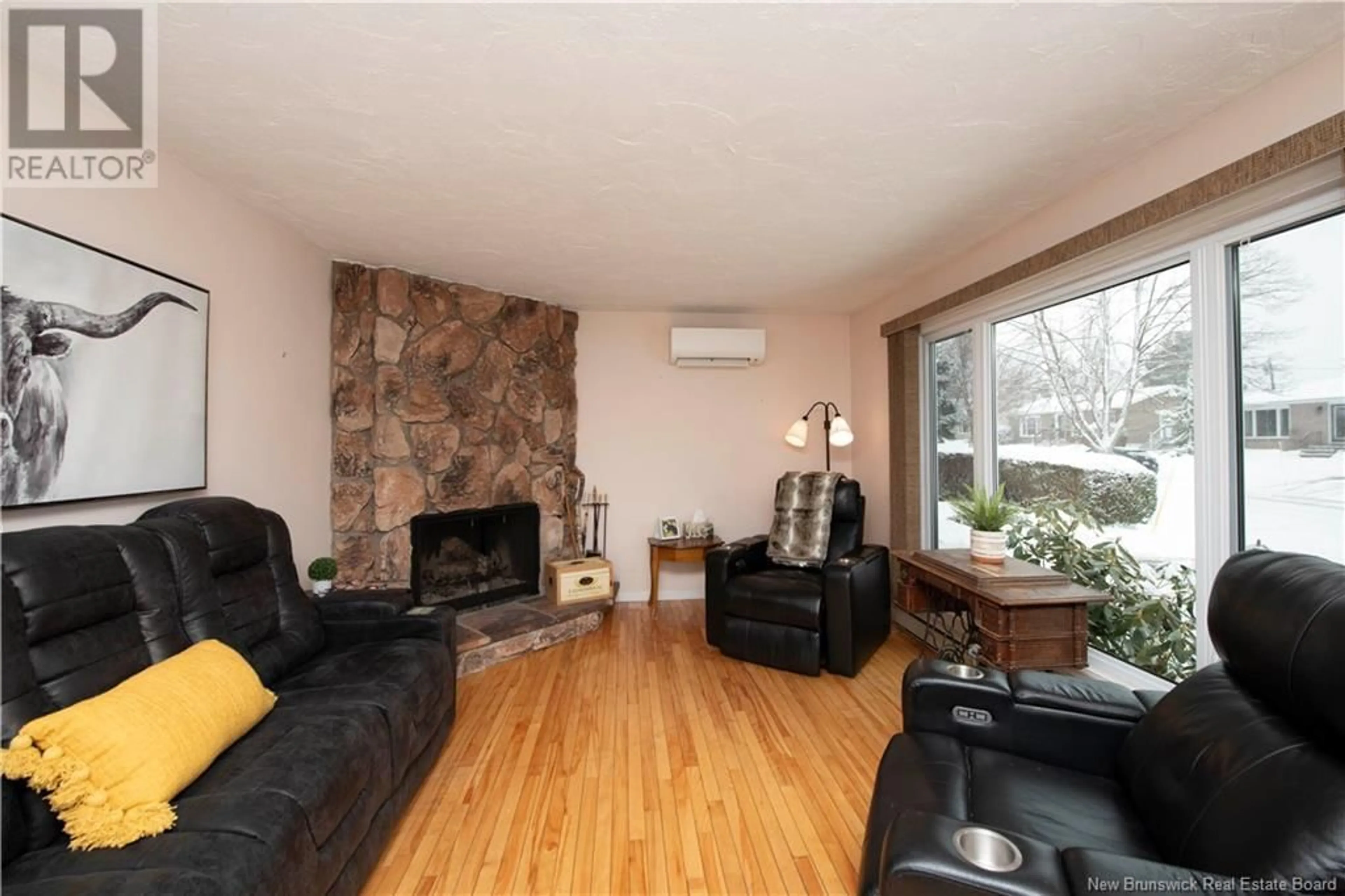 Living room with furniture, wood/laminate floor for 8 LaSalle Crescent, Moncton New Brunswick E1A5L6