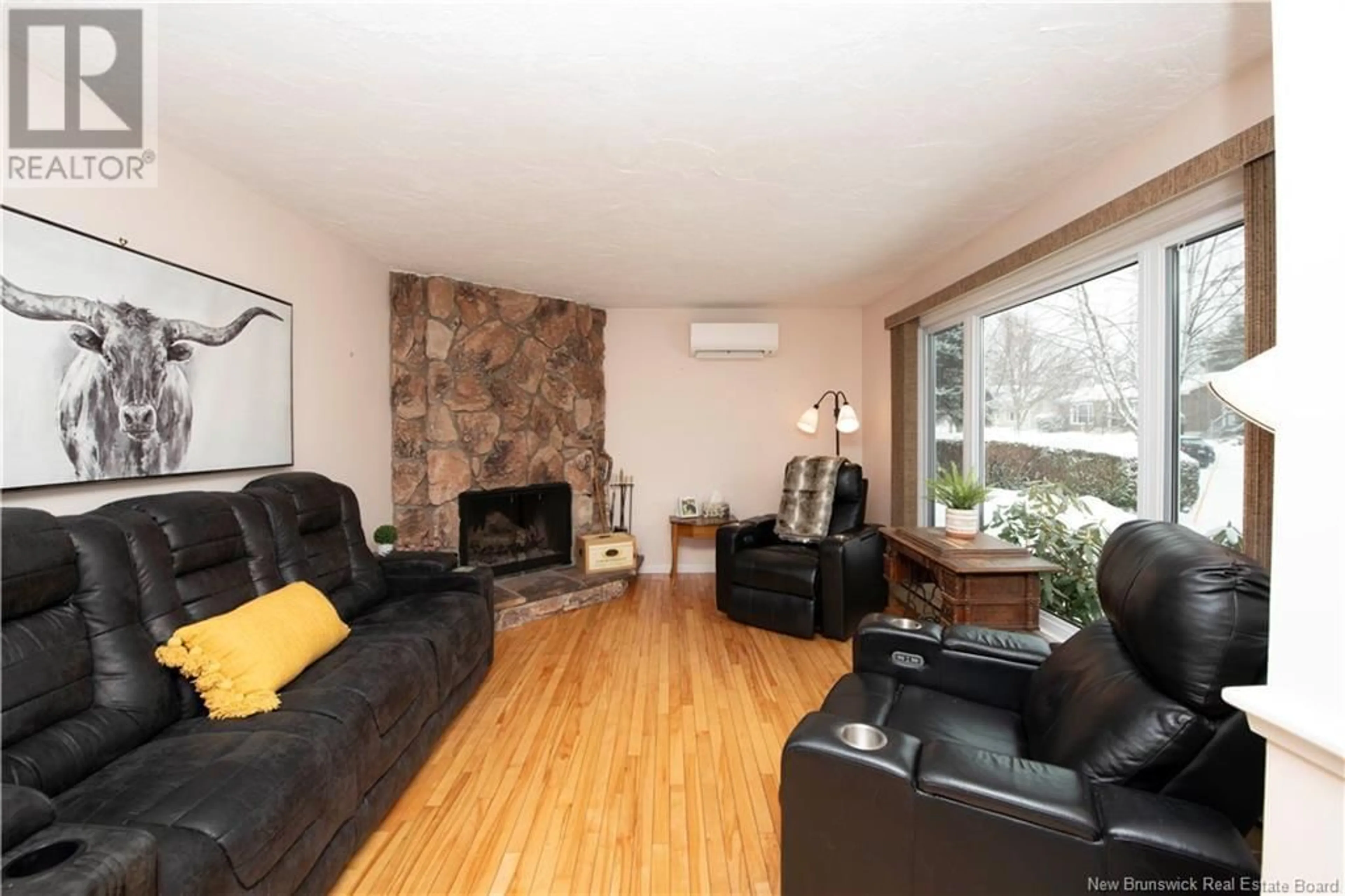 Living room with furniture, wood/laminate floor for 8 LaSalle Crescent, Moncton New Brunswick E1A5L6