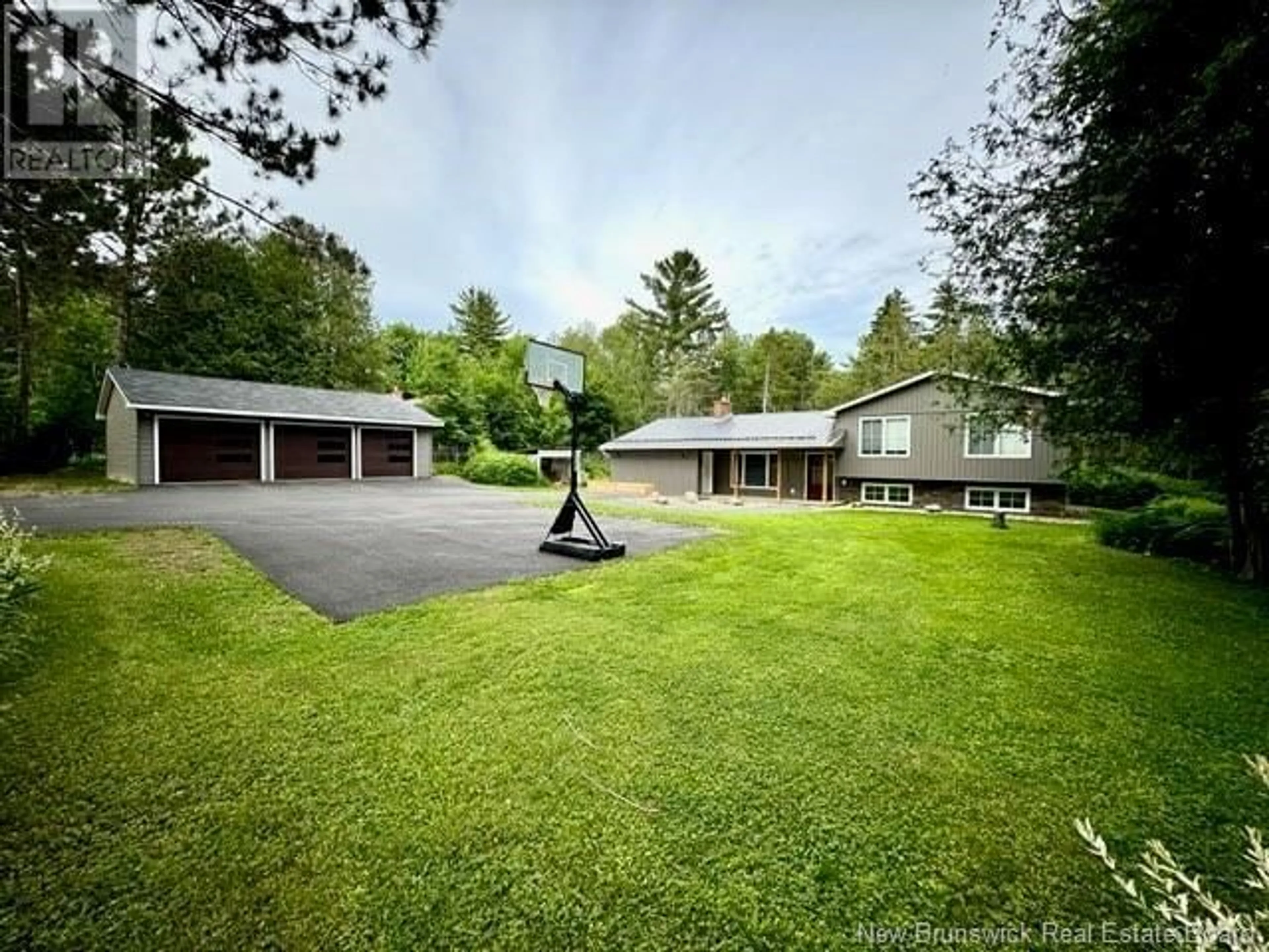 A pic from outside/outdoor area/front of a property/back of a property/a pic from drone, unknown for 14 Islandview Drive, Douglas New Brunswick E3G7R2