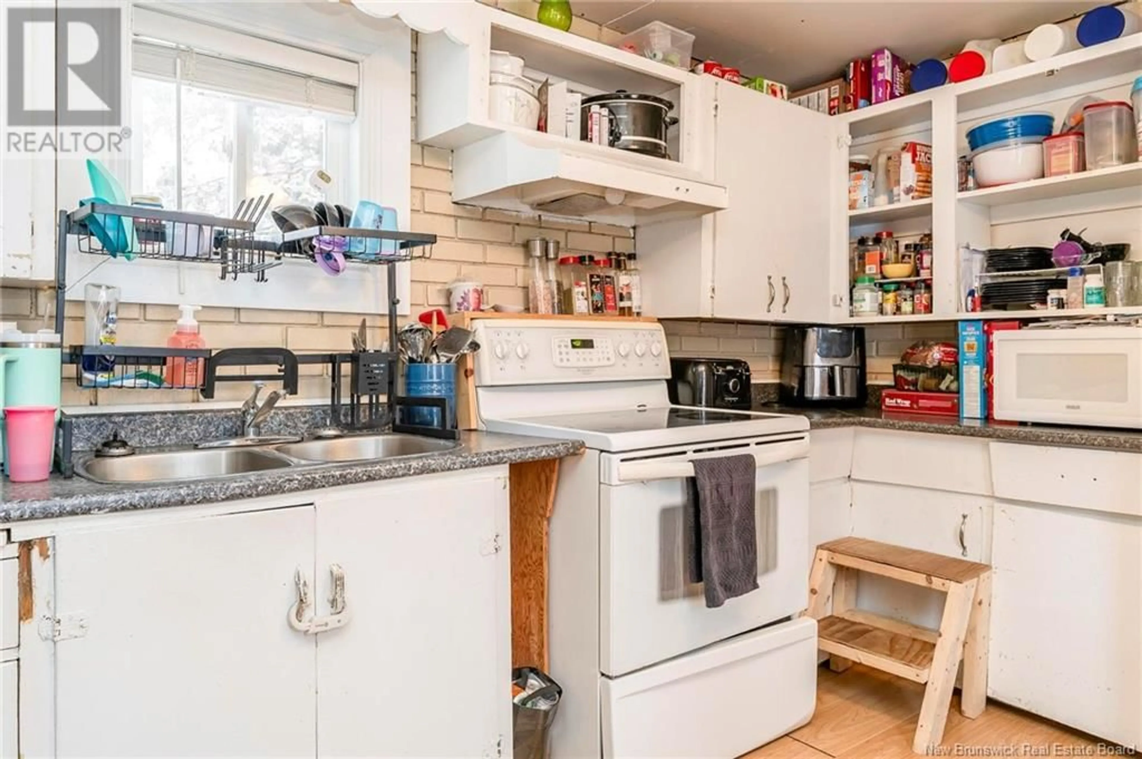 Standard kitchen, unknown for 96 City Line, Saint John New Brunswick E2M1L1