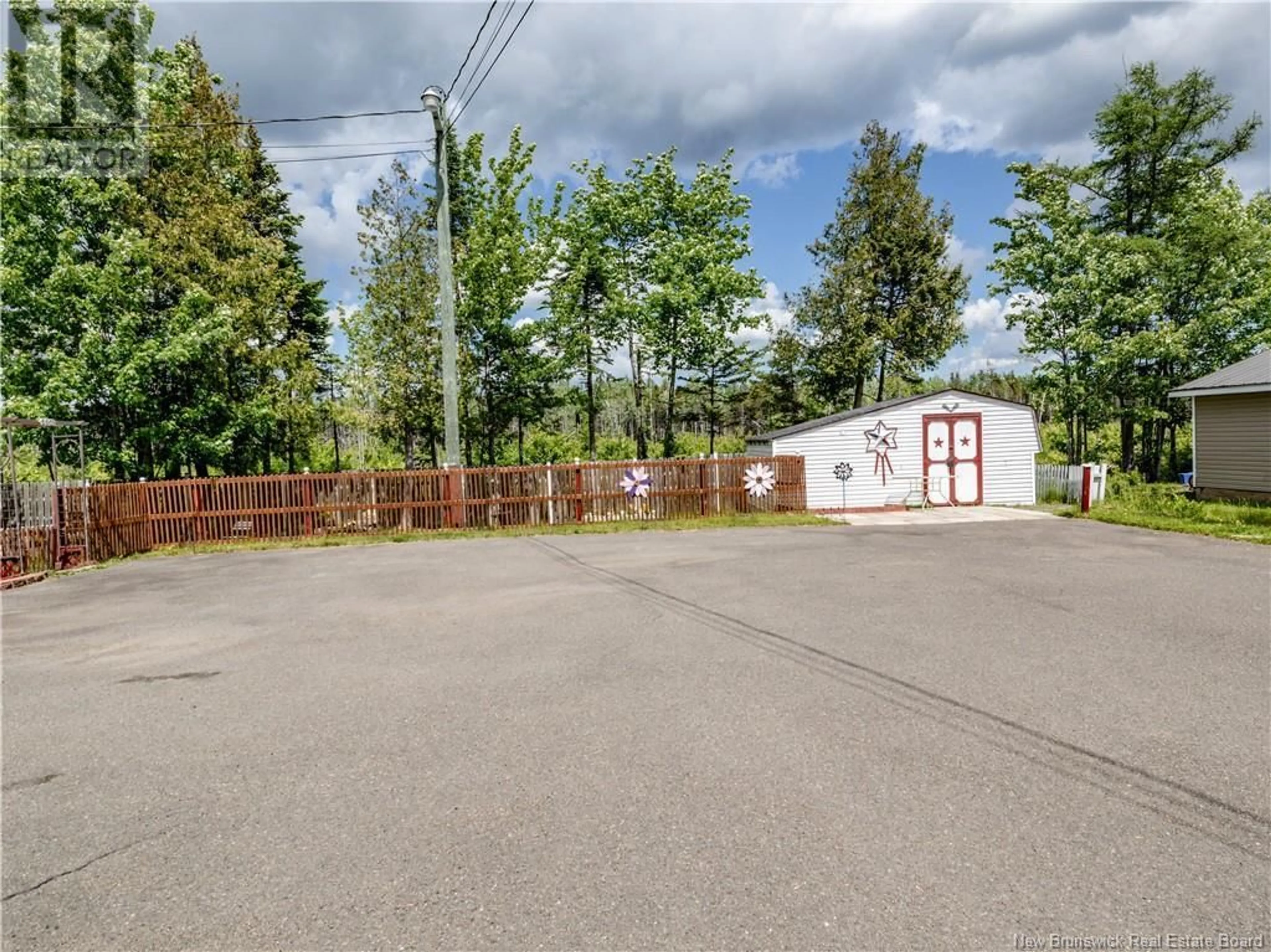 A pic from outside/outdoor area/front of a property/back of a property/a pic from drone, street for 10735 PRINCIPALE, Saint-Louis-De-Kent New Brunswick E4X1G4