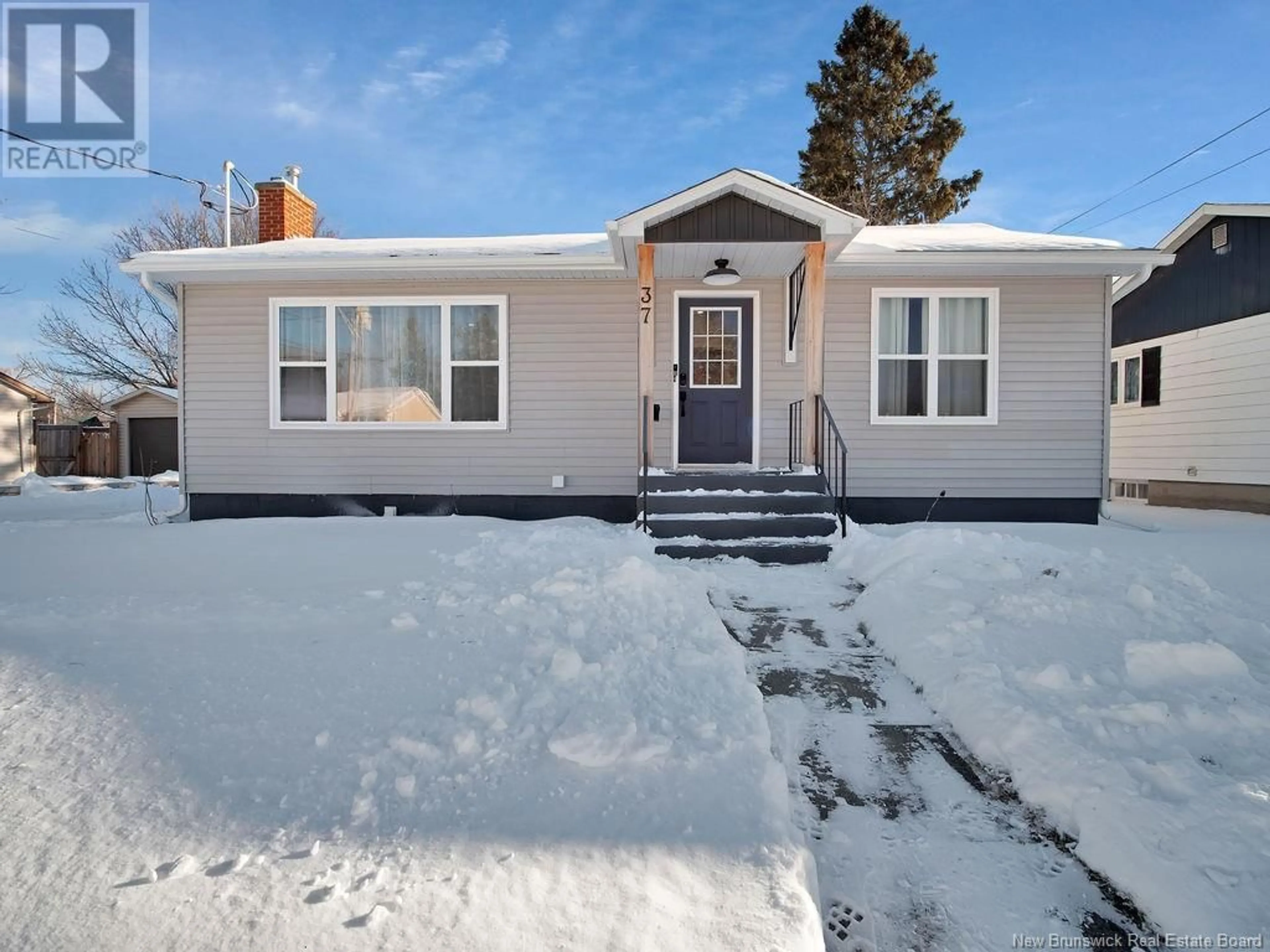 Home with vinyl exterior material, street for 37 Lynwood Drive, Moncton New Brunswick E1A3Z6