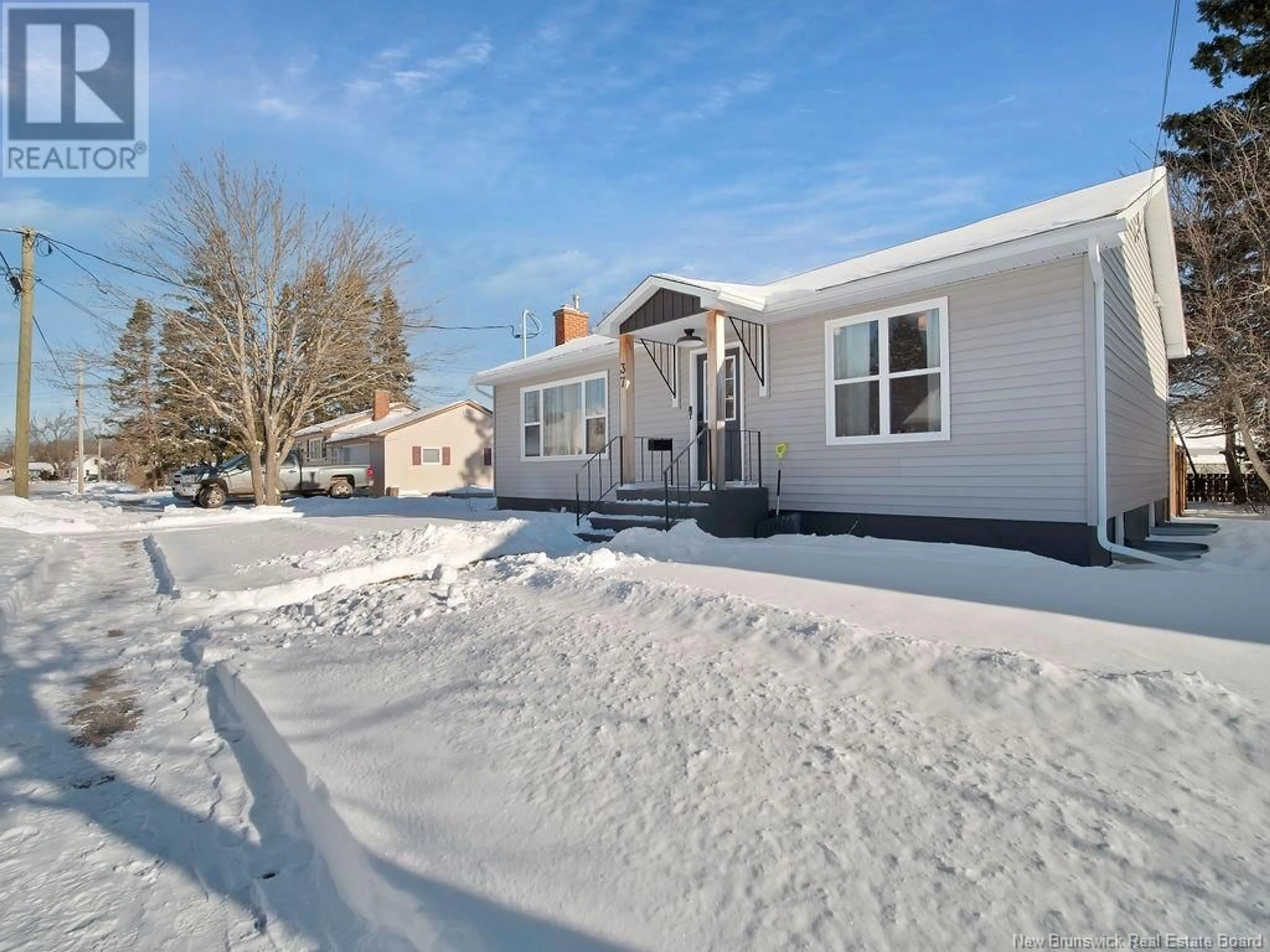 Home with vinyl exterior material, street for 37 Lynwood Drive, Moncton New Brunswick E1A3Z6