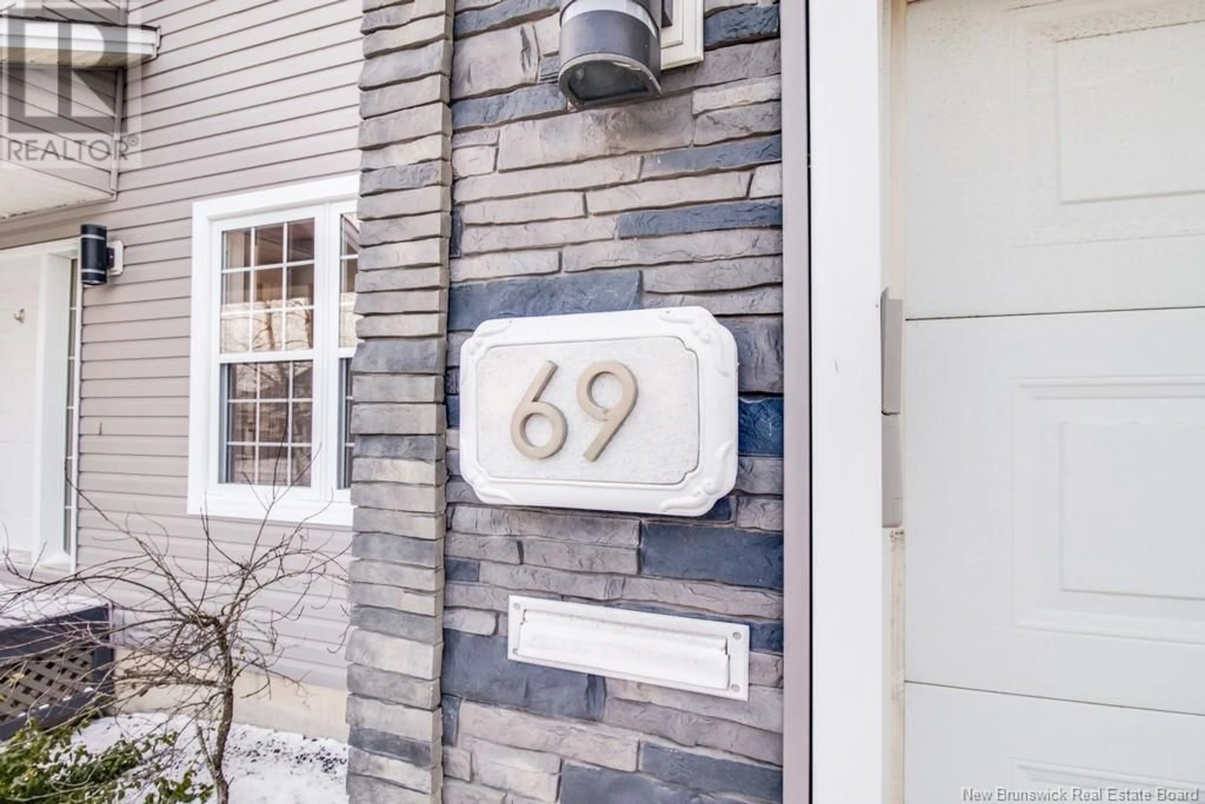 Indoor entryway for 69 Bliss Carman Drive, Fredericton New Brunswick E3B9P2