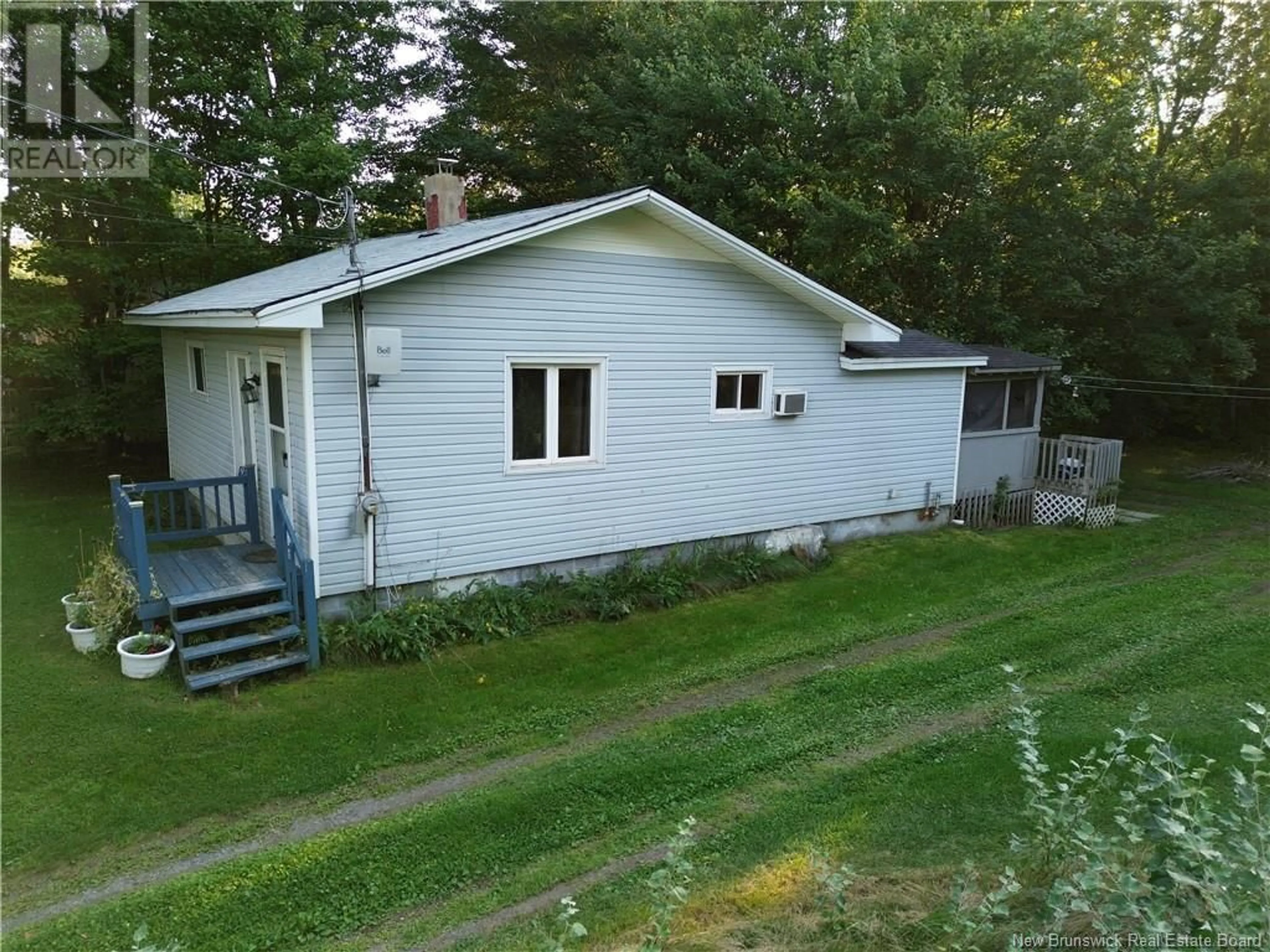 A pic from outside/outdoor area/front of a property/back of a property/a pic from drone, building for 95 Diamond Drive, Minto New Brunswick E3B2Y6