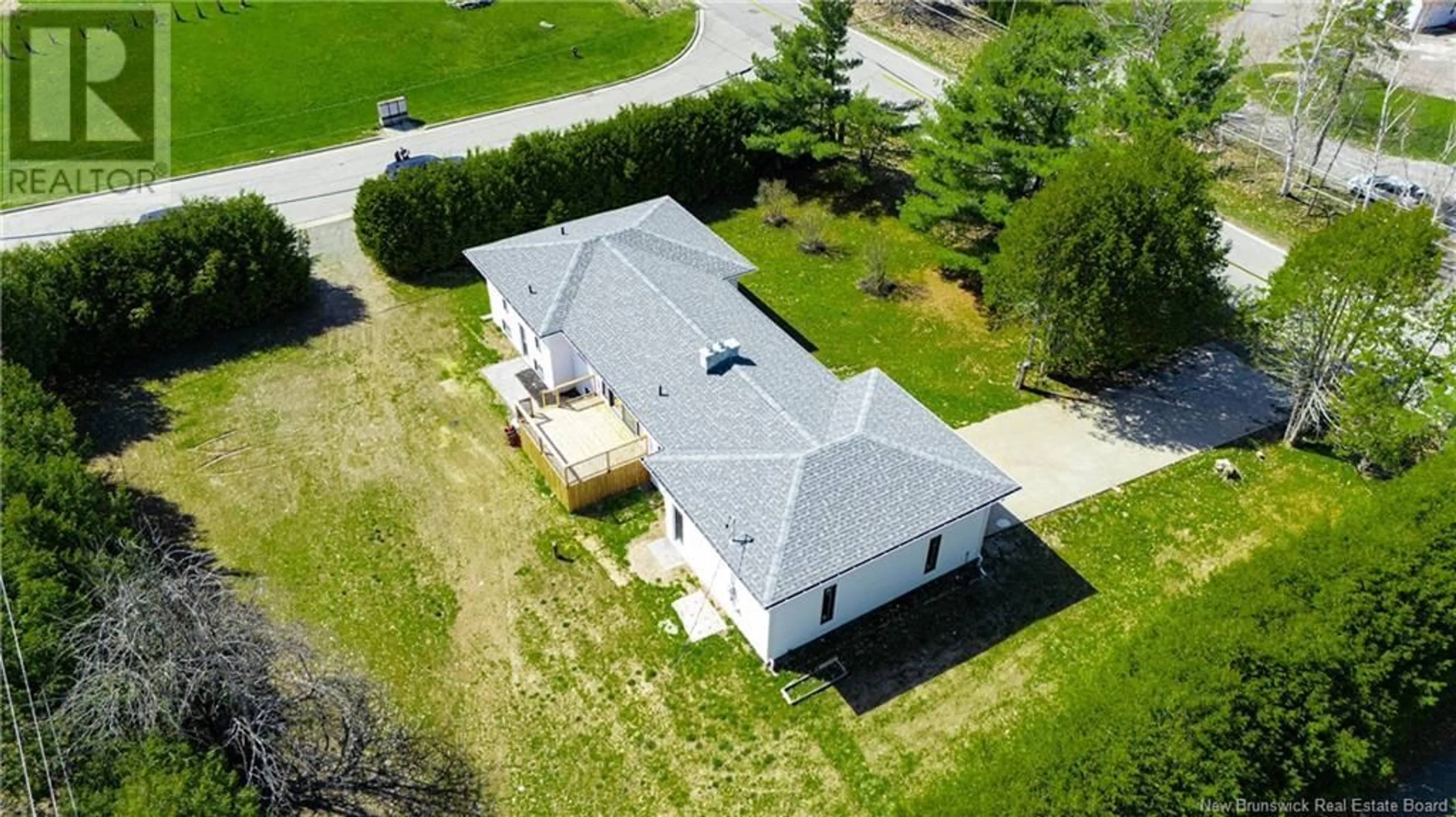 A pic from outside/outdoor area/front of a property/back of a property/a pic from drone, building for 118 SPRINGHILL ROAD, Fredericton New Brunswick E3C1S1