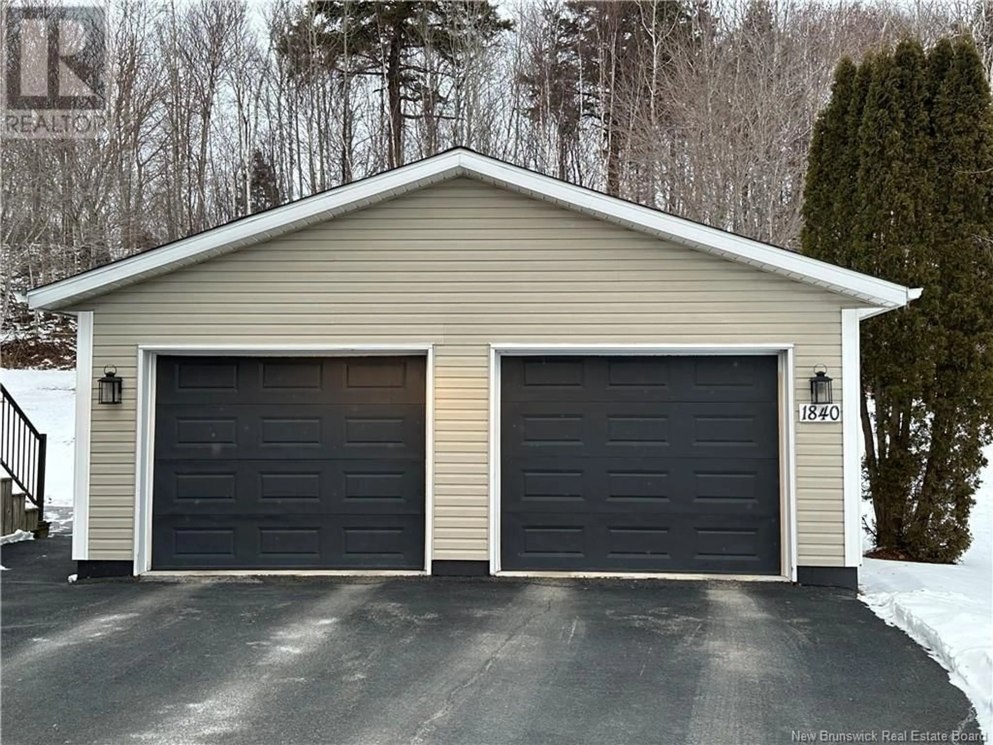 Indoor garage for 1840 Gowan Brae, Bathurst New Brunswick E2A4X5