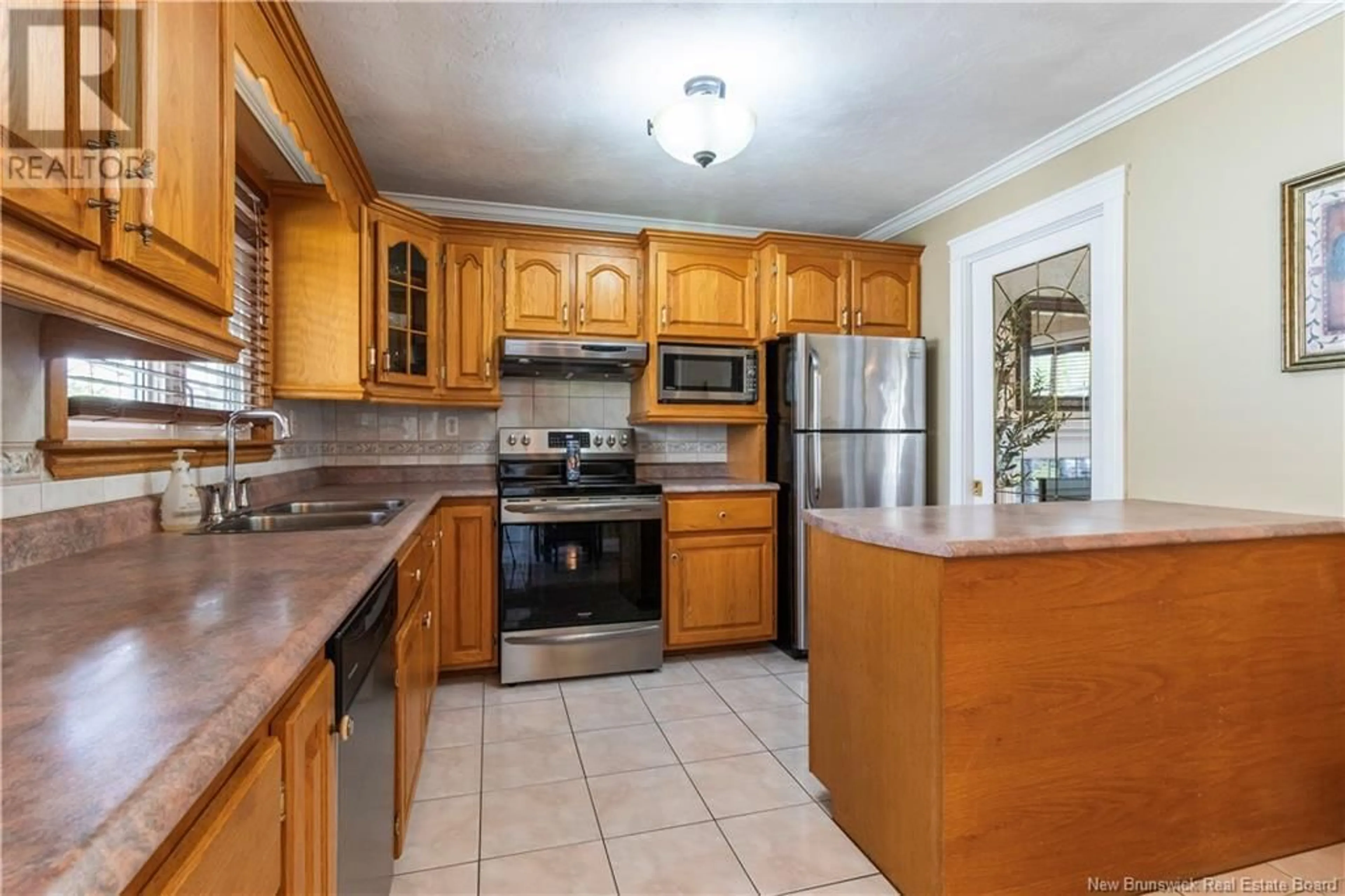 Standard kitchen, ceramic/tile floor for 213 Orleans Street, Dieppe New Brunswick E1A1W8