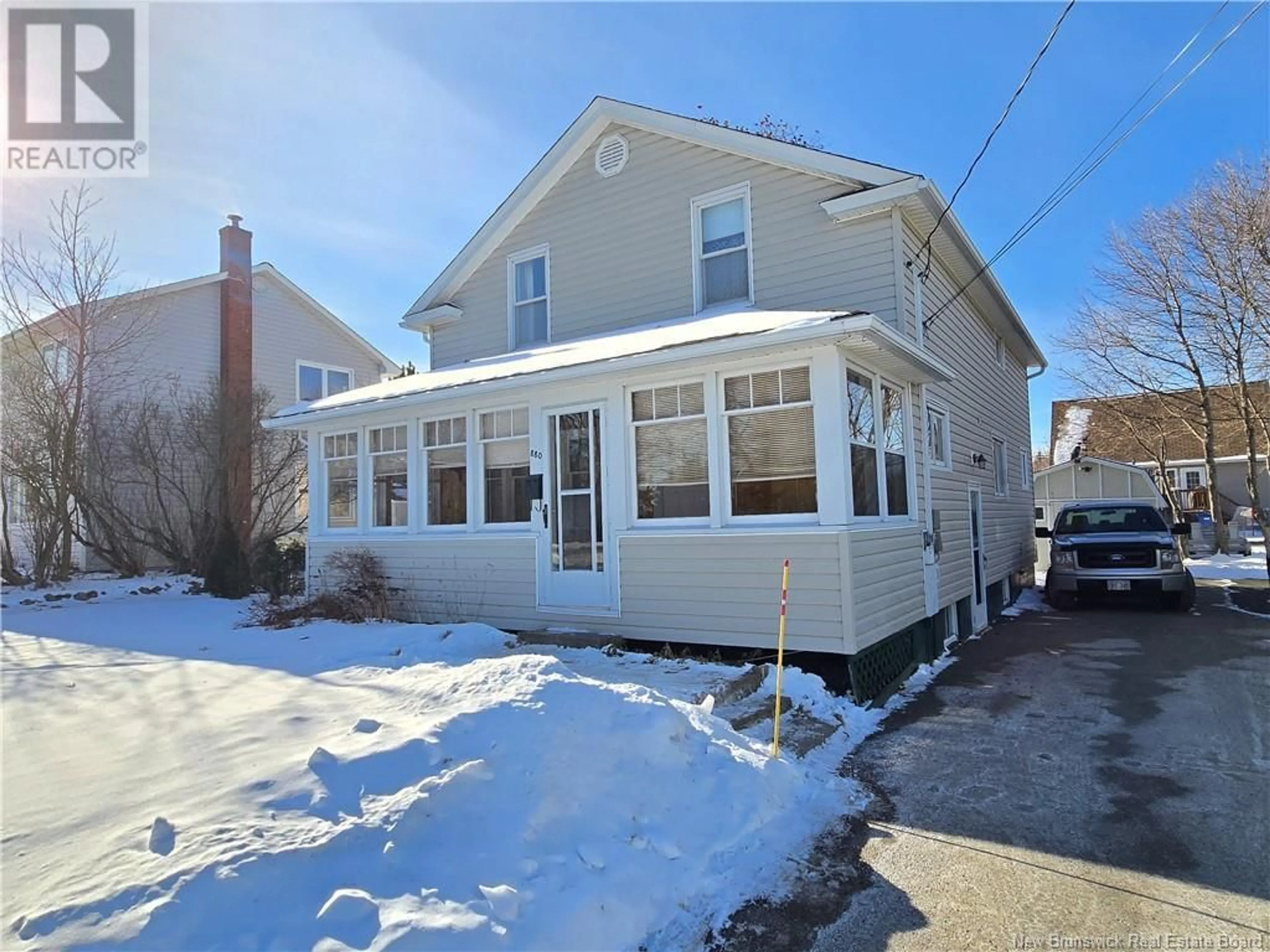 Home with vinyl exterior material, street for 880 O'Neil Avenue, Bathurst New Brunswick E2A2L3