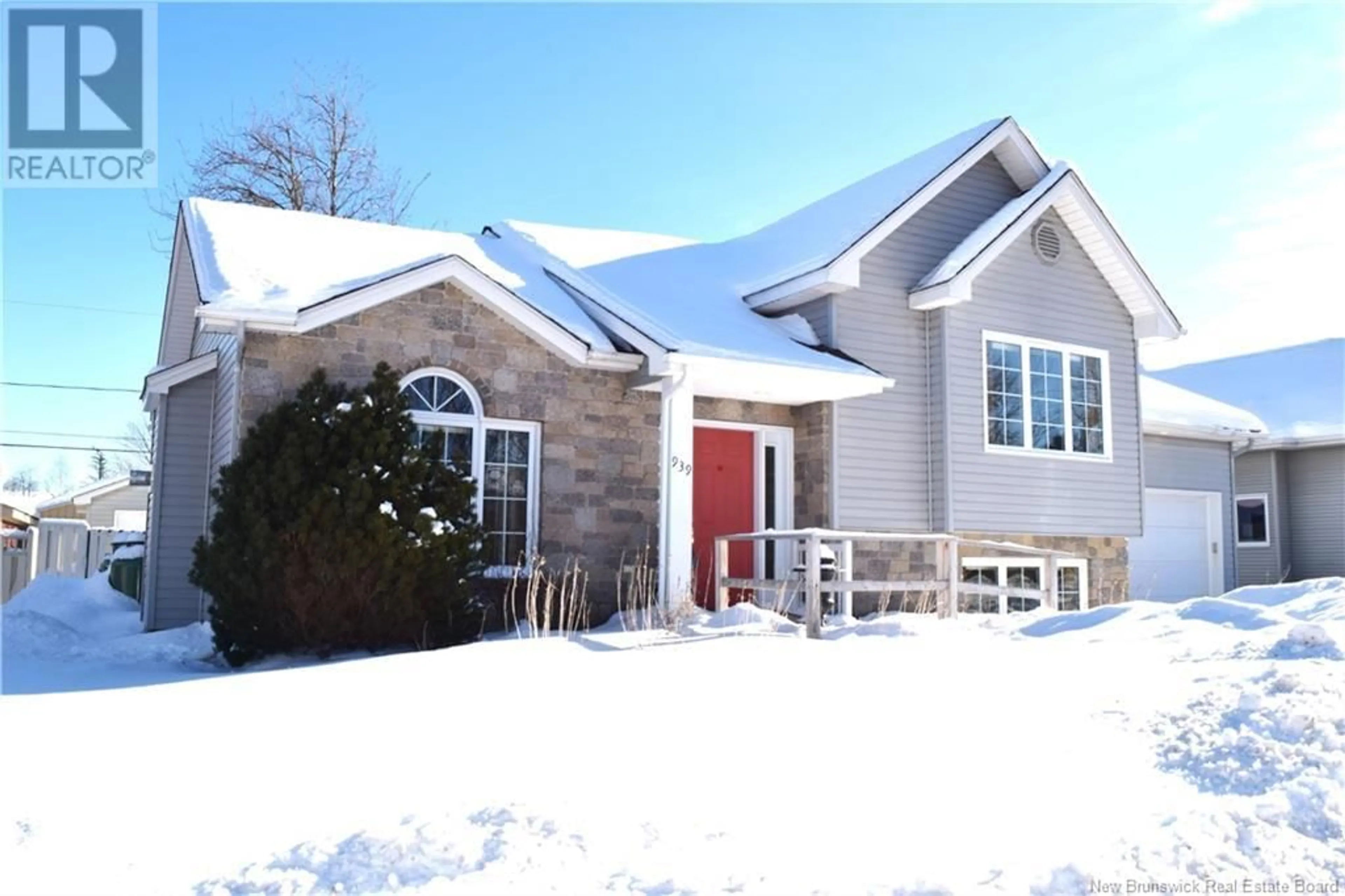 Home with vinyl exterior material, street for 939 MUIRFIELD Drive, Moncton New Brunswick E1G3T9