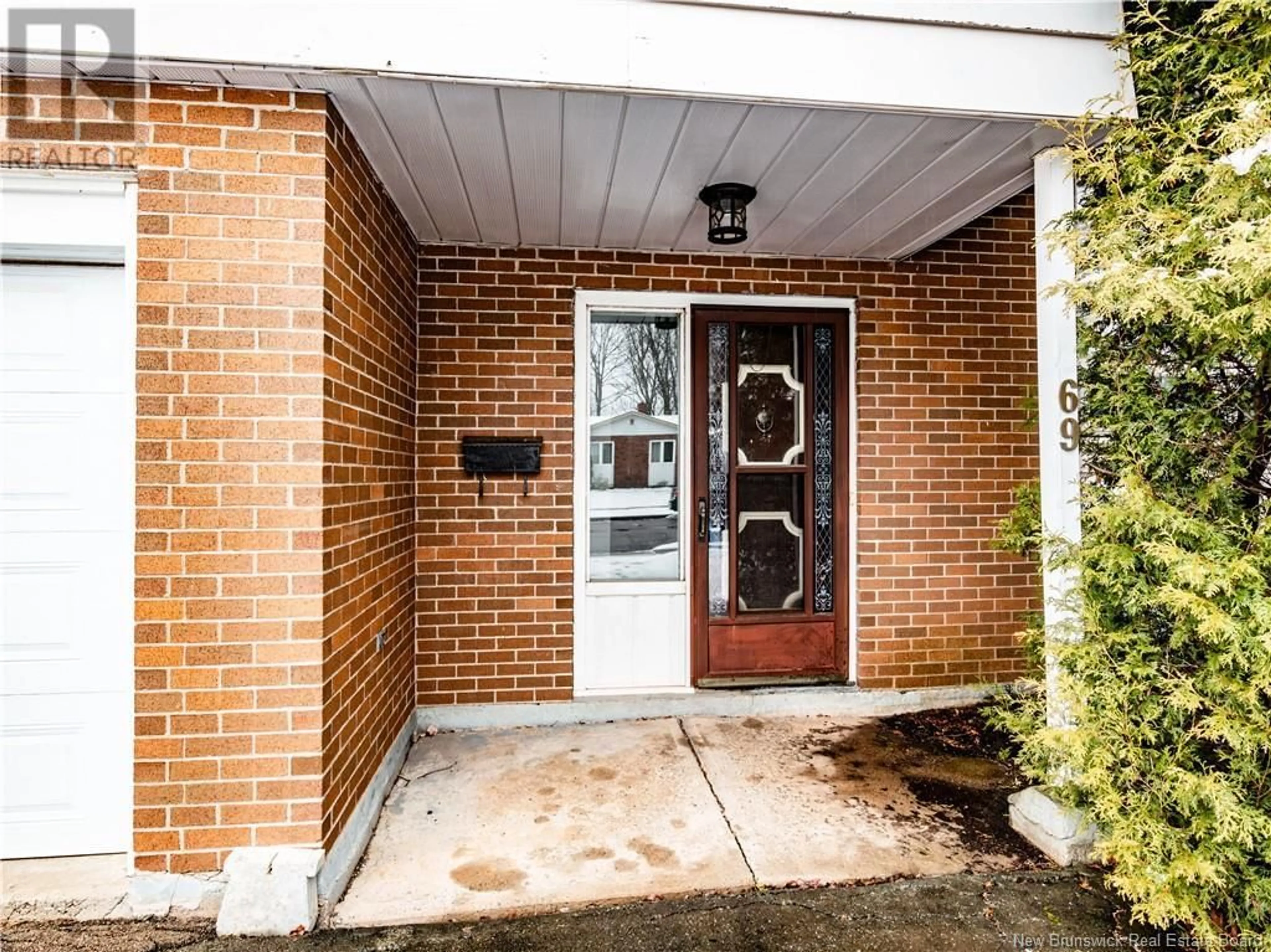 Indoor entryway for 69 CHANDLER CRESCENT, Moncton New Brunswick E1C3W6