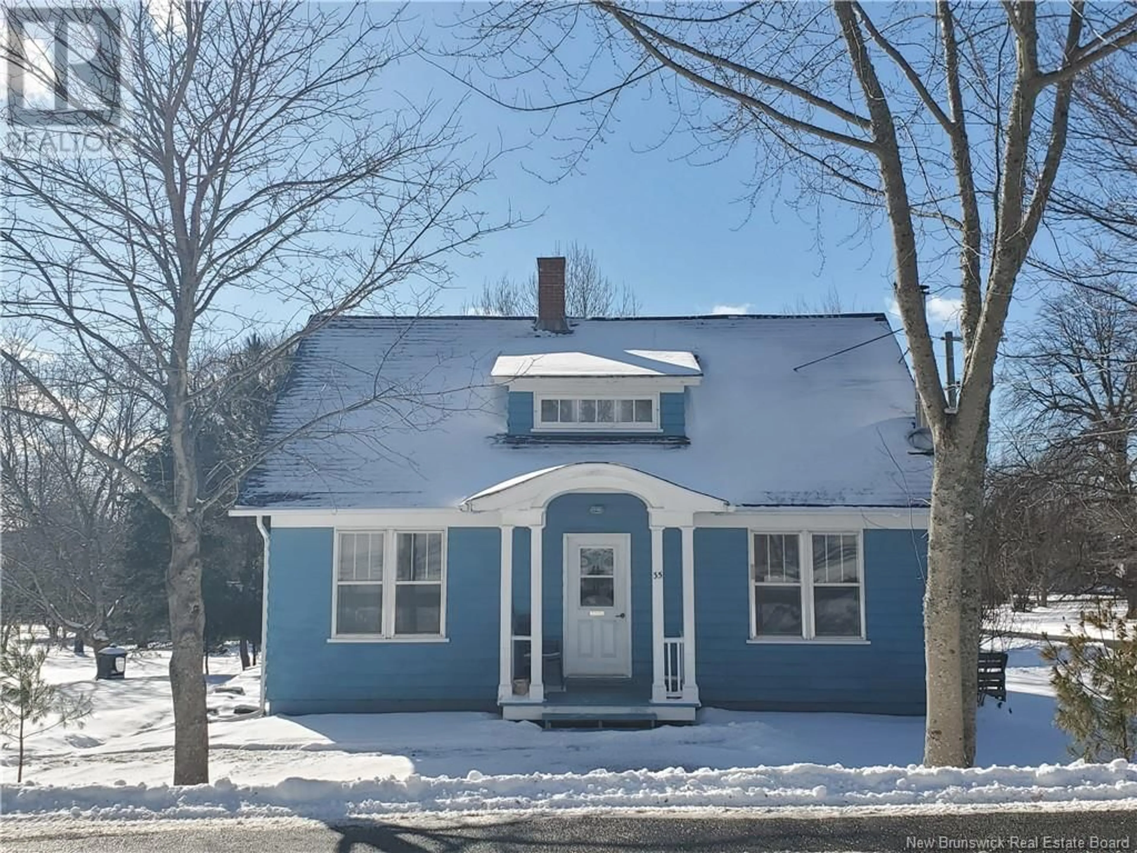 Home with vinyl exterior material, street for 35 Parr Street, Saint Andrews New Brunswick E5B1K2