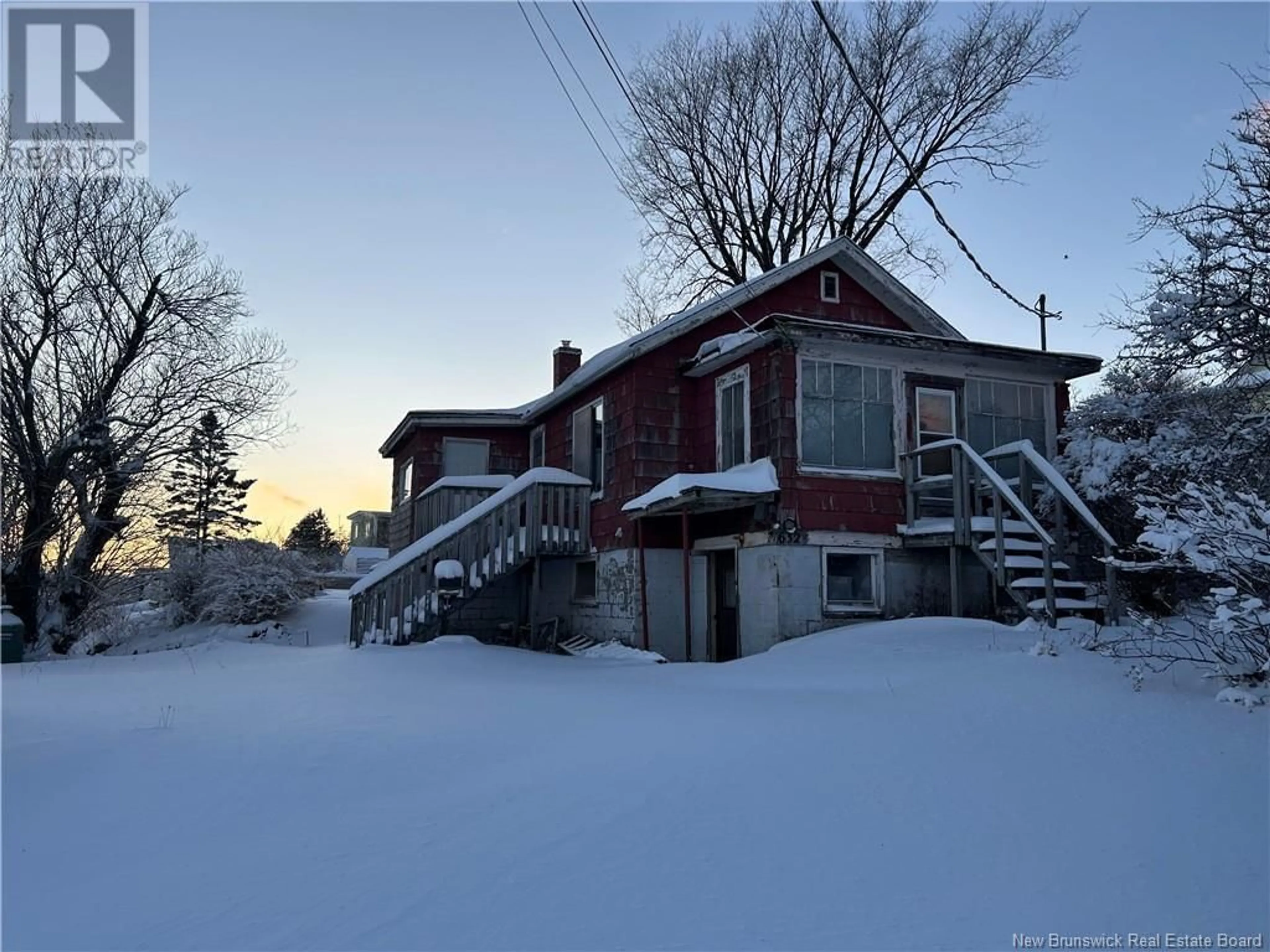 A pic from outside/outdoor area/front of a property/back of a property/a pic from drone, street for 632 Centre Street, Saint John New Brunswick E2M2P6