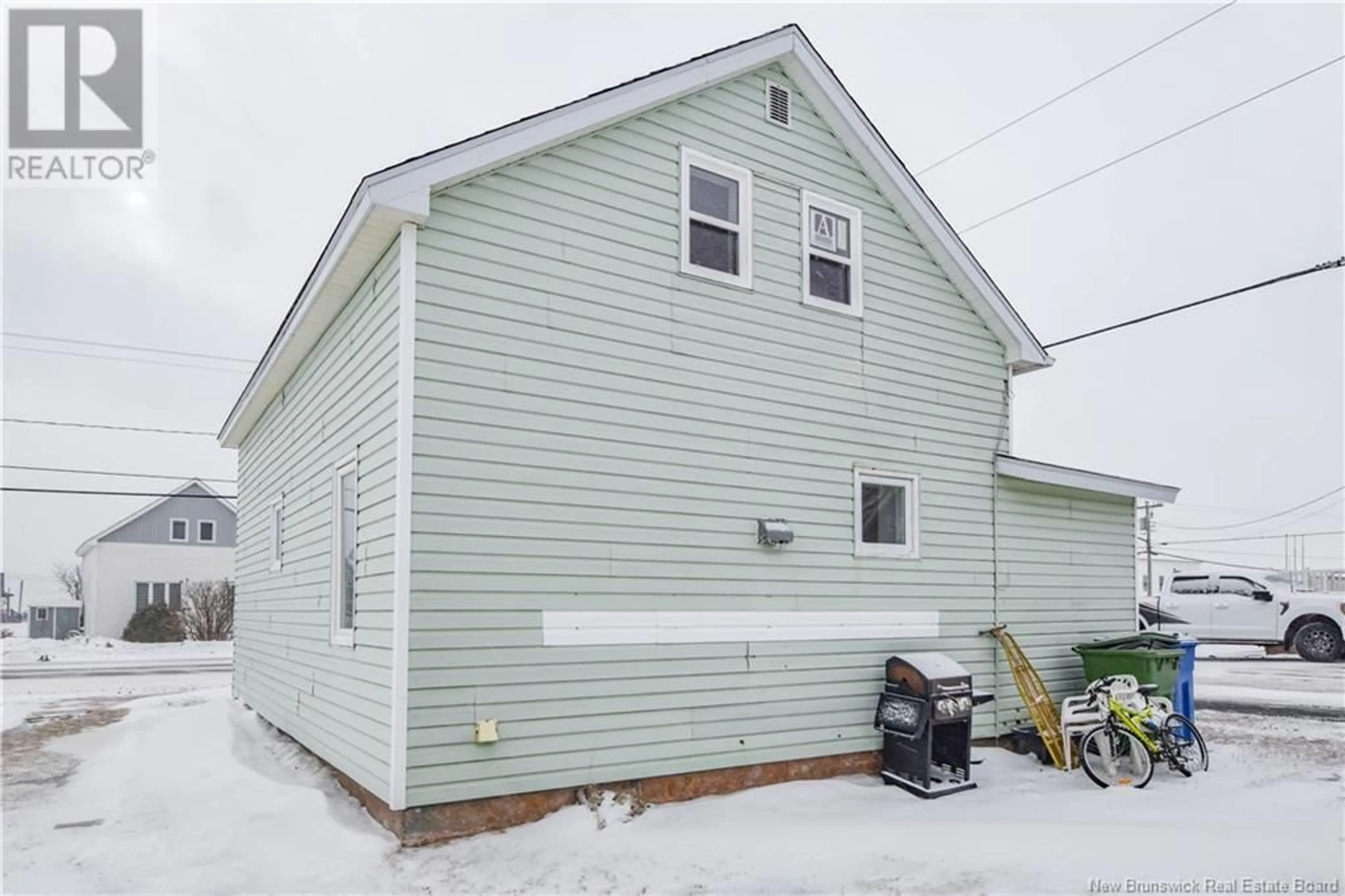 Home with vinyl exterior material, building for 1274 rue Principale Street, Le Goulet New Brunswick E8S2C6