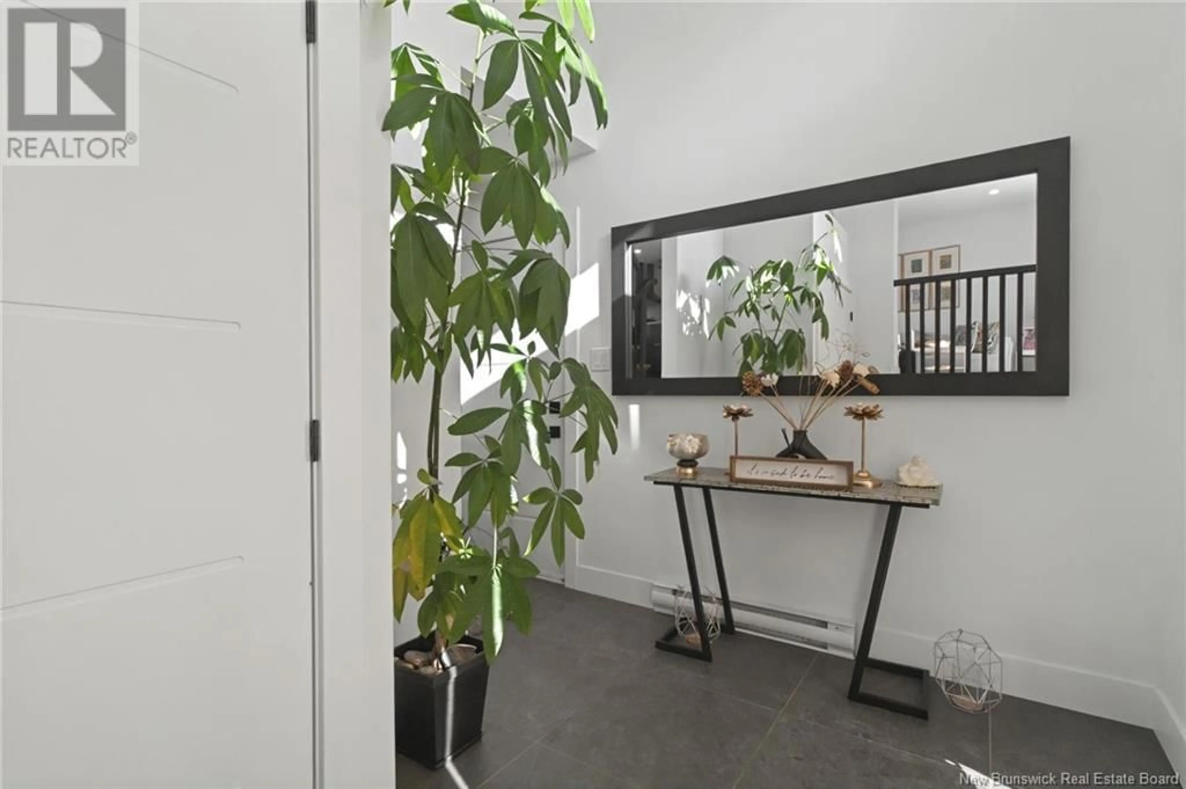 Indoor entryway for 401 MAPLEHURST DRIVE, Moncton New Brunswick E1G0E5