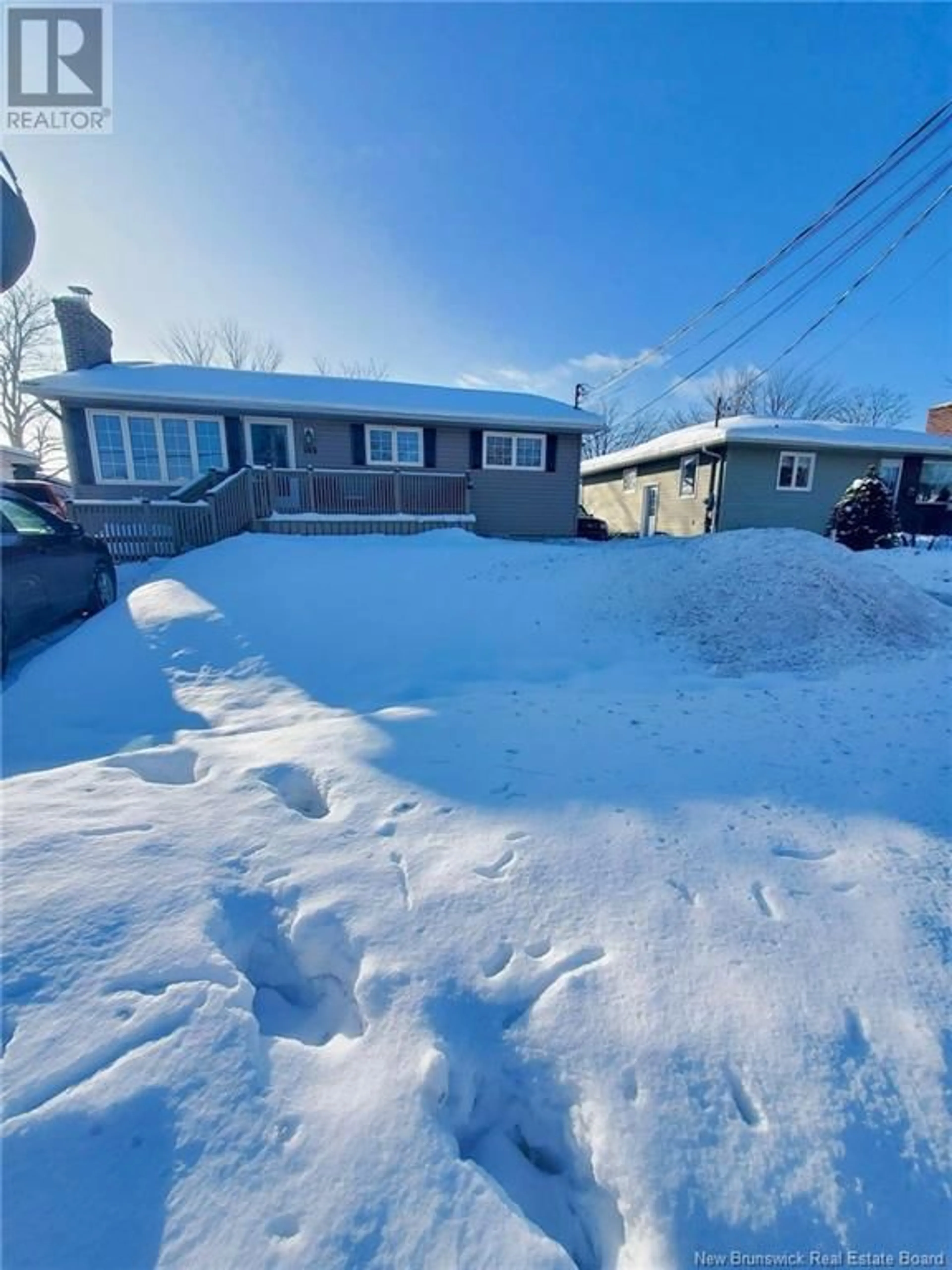 A pic from outside/outdoor area/front of a property/back of a property/a pic from drone, street for 202 snow Avenue, Moncton New Brunswick E1C8B5