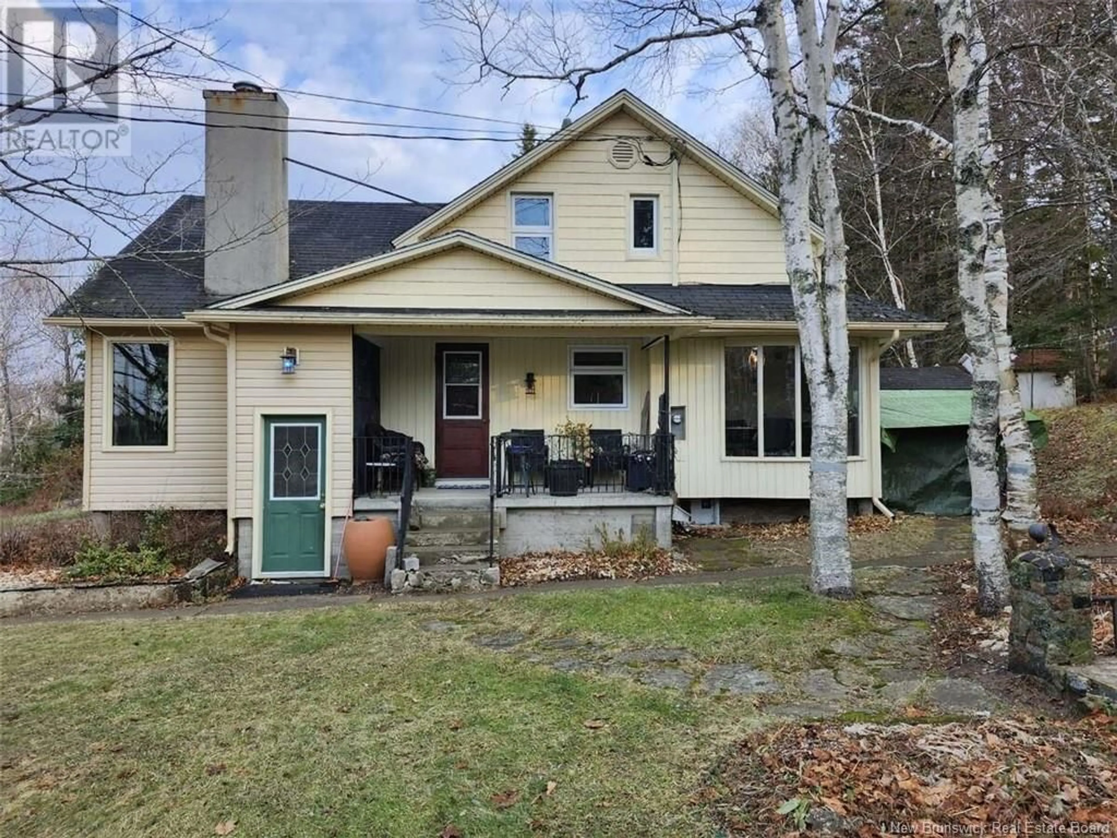 Home with vinyl exterior material, street for 10575 RUE PRINCIPAL, Saint-Louis-De-Kent New Brunswick E4X1E9