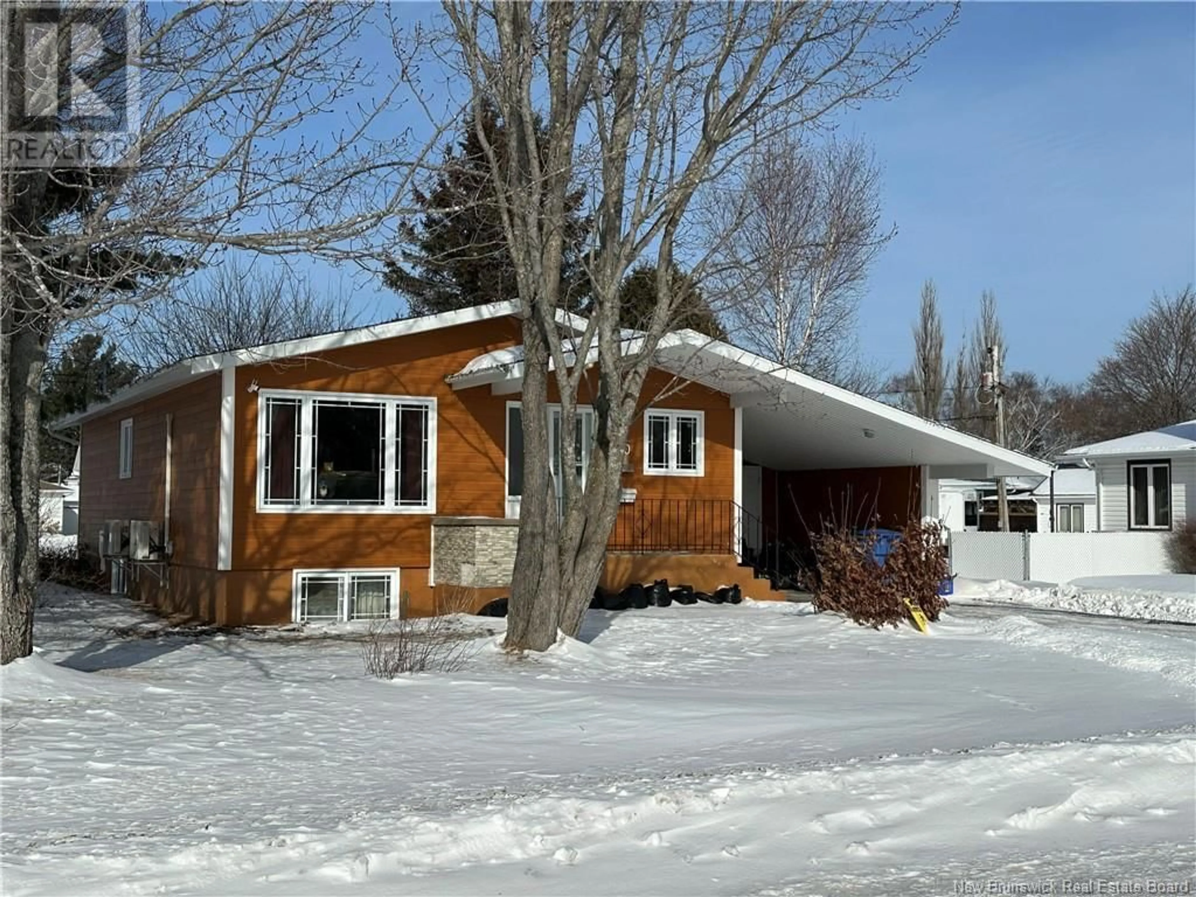 Home with vinyl exterior material, street for 93O EDGEWOOD, Bathurst New Brunswick E2A3T3