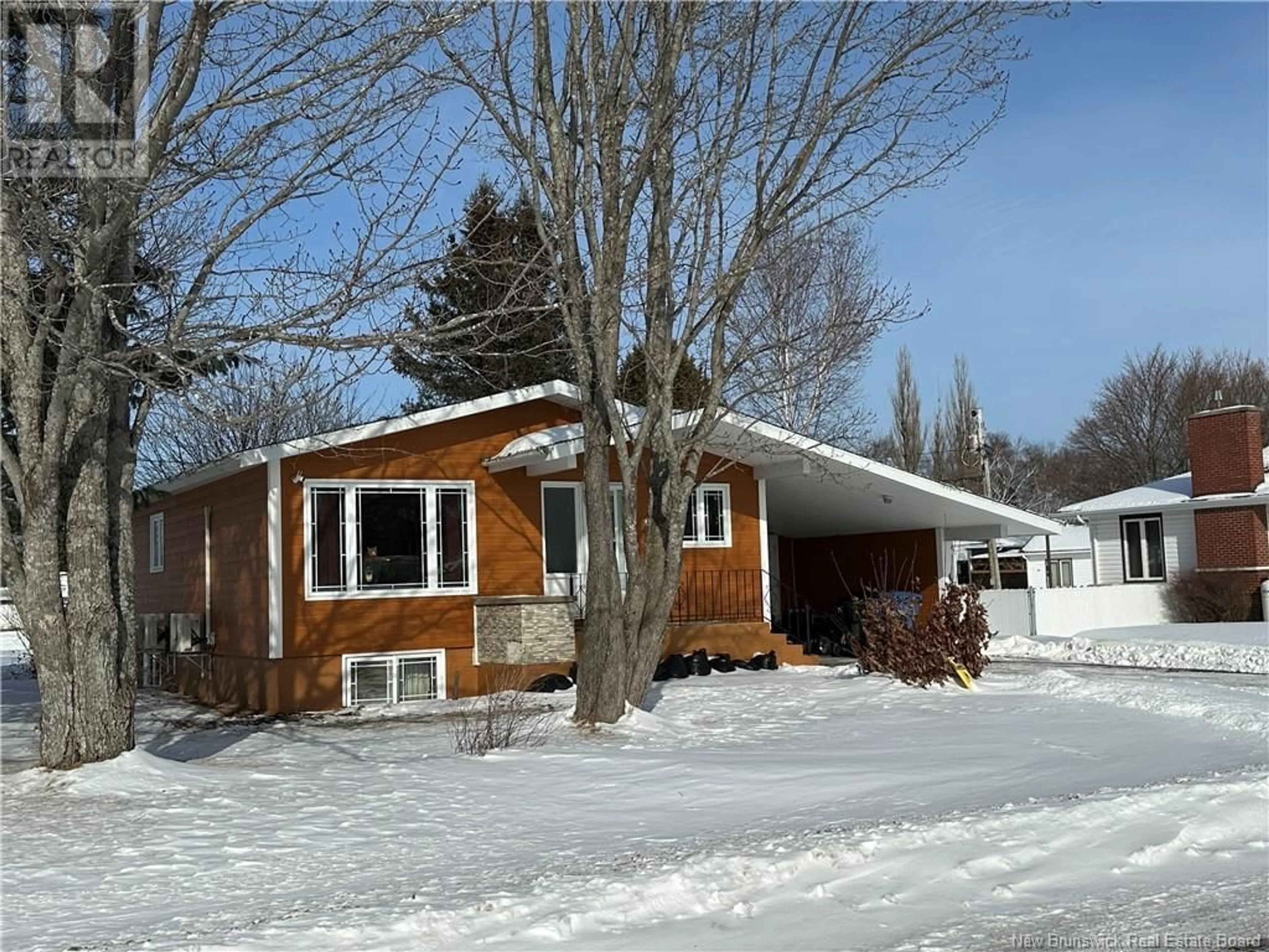 Home with vinyl exterior material, street for 93O EDGEWOOD, Bathurst New Brunswick E2A3T3