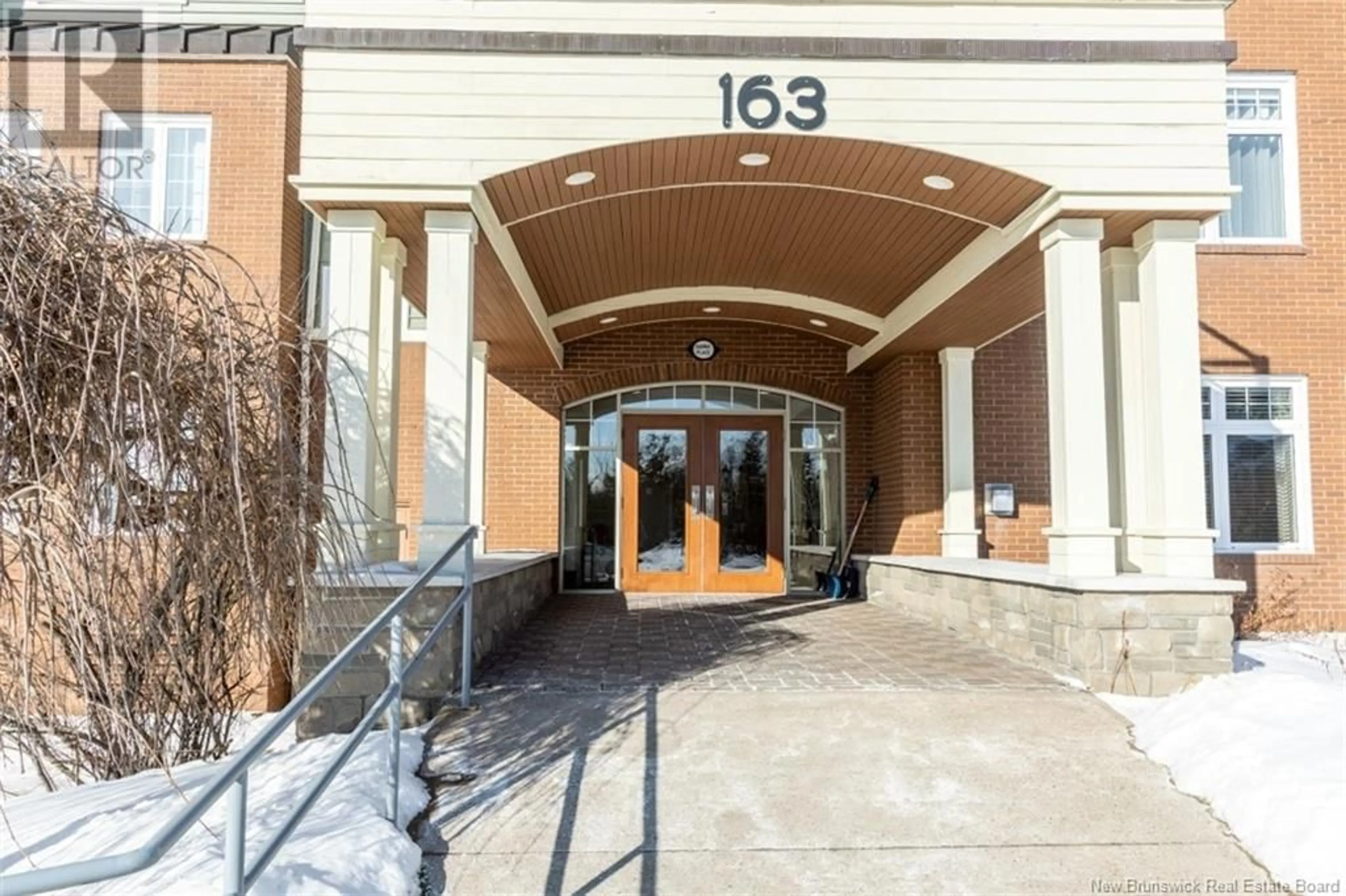 Indoor foyer for 163 Royal Oaks Boulevard Unit# 305, Moncton New Brunswick E1H2C7