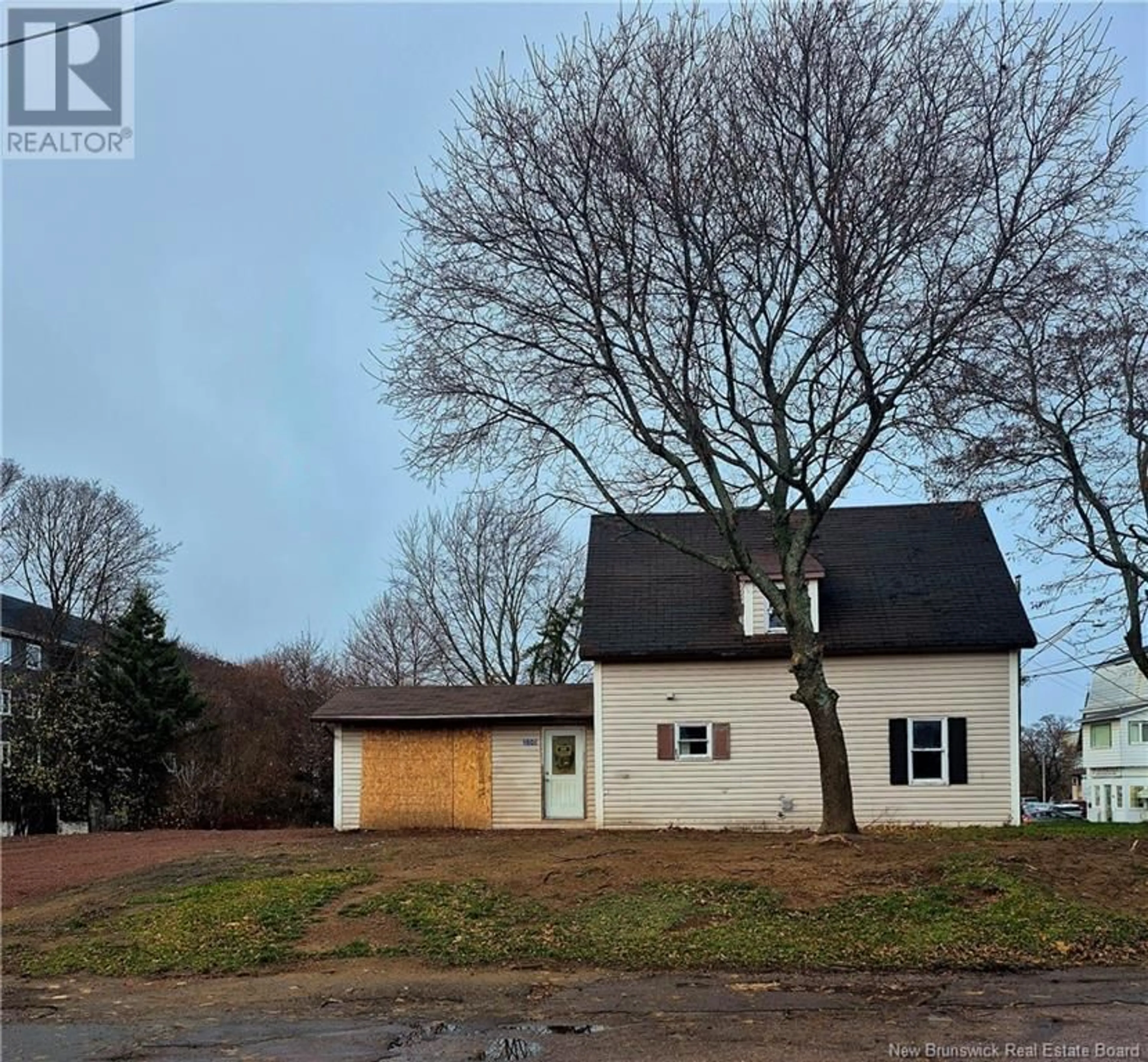 A pic from outside/outdoor area/front of a property/back of a property/a pic from drone, street for 200 JUBILEE Street, Shediac New Brunswick E4P1X5