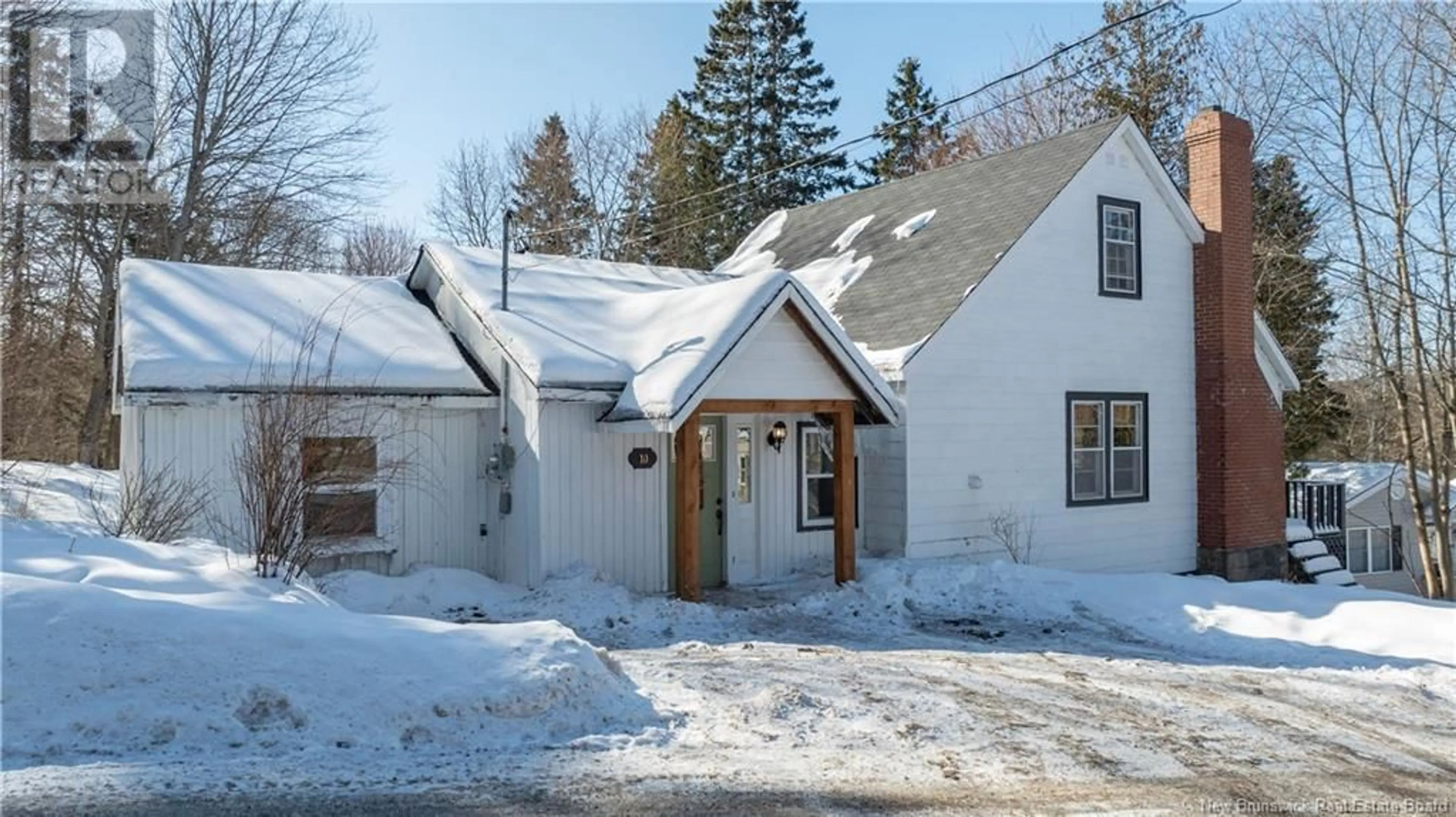 Indoor foyer for 10 Salmon Crescent, Rothesay New Brunswick E2E2H8